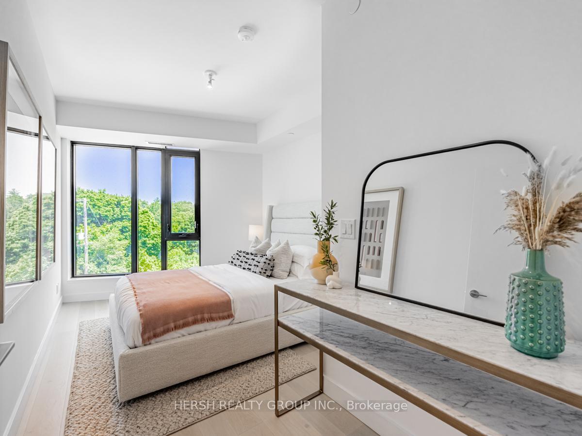 2 Bedrooms Condo at 160 Kingsway,  Toronto For sale