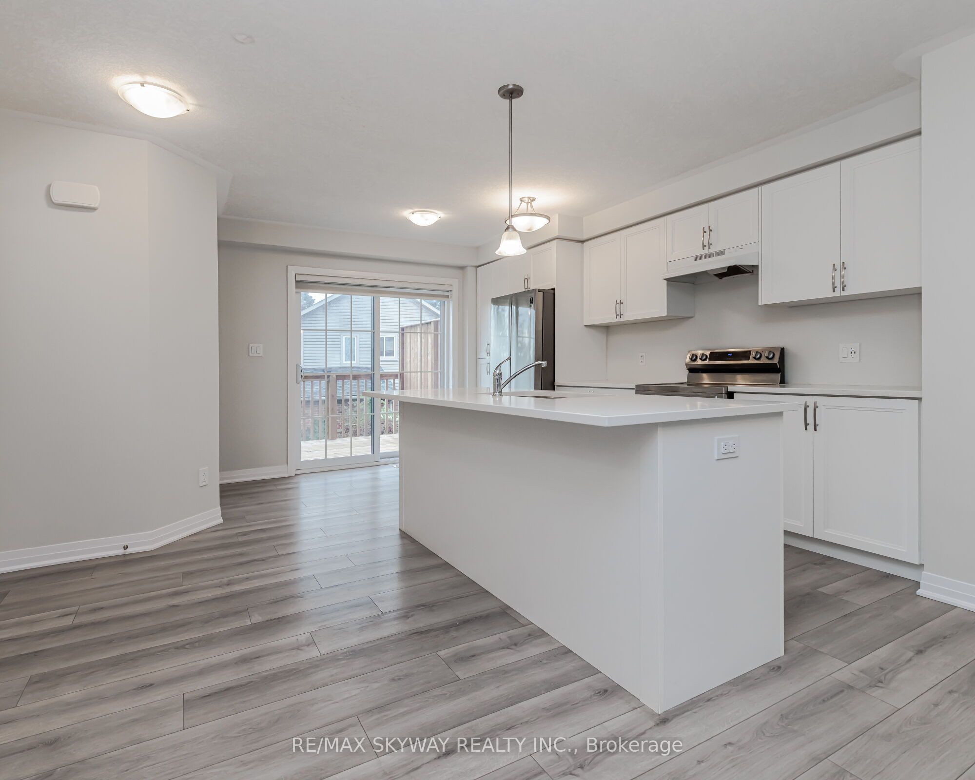 311 Woolwich Street, #5