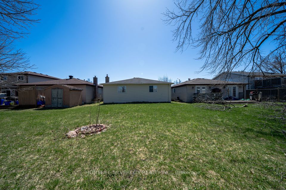 117 Hickling Trail, Barrie, ON L4M 5T7