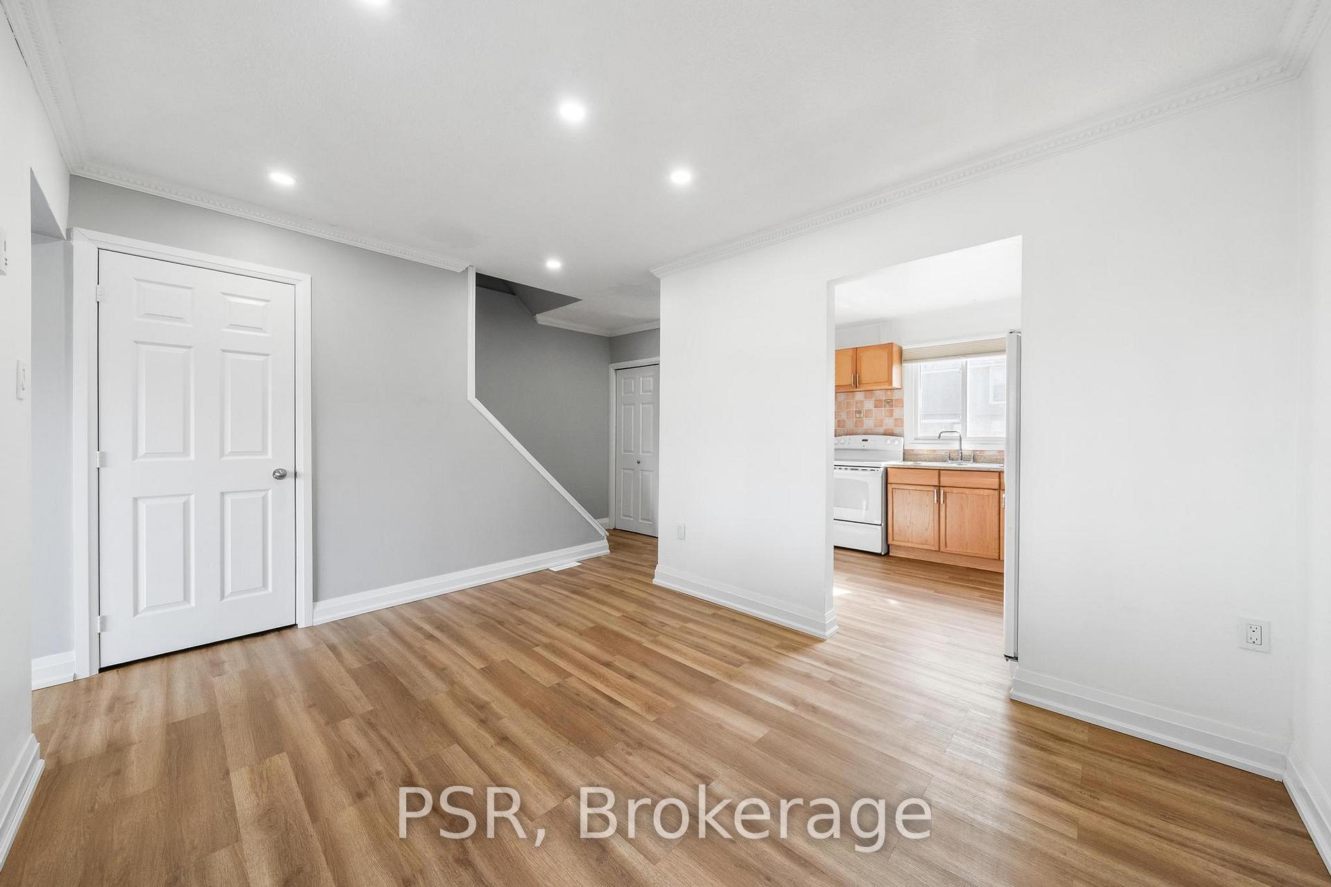 3 Bedrooms Condo at 10 Angus, Hamilton For sale