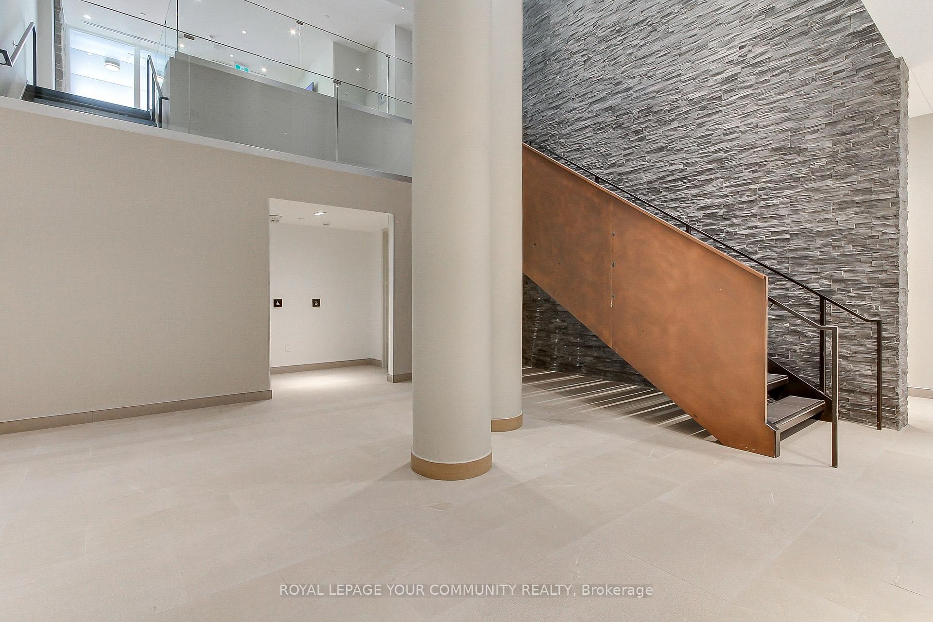 2 Bedrooms Condo at 10 Deerlick, Toronto For sale