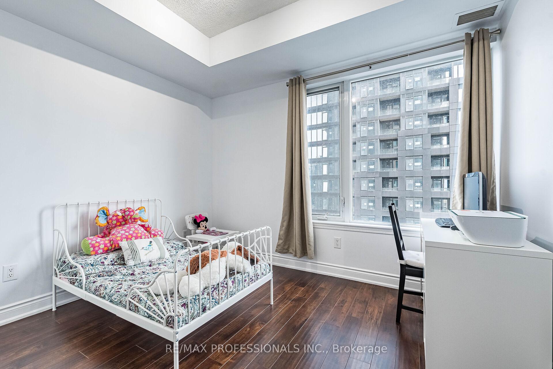 #2302 – 385 Prince Of Wales Drive, Mississauga, ON L5B 0C6