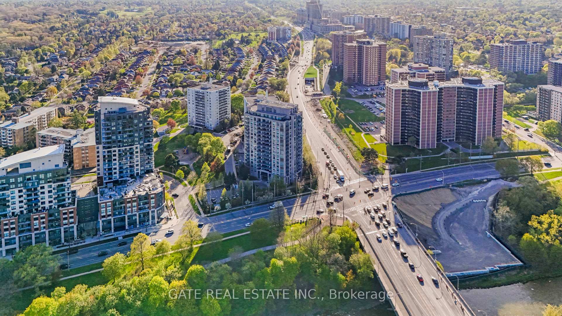 2 Bedrooms Condo at 38 Fontenay, Toronto For sale