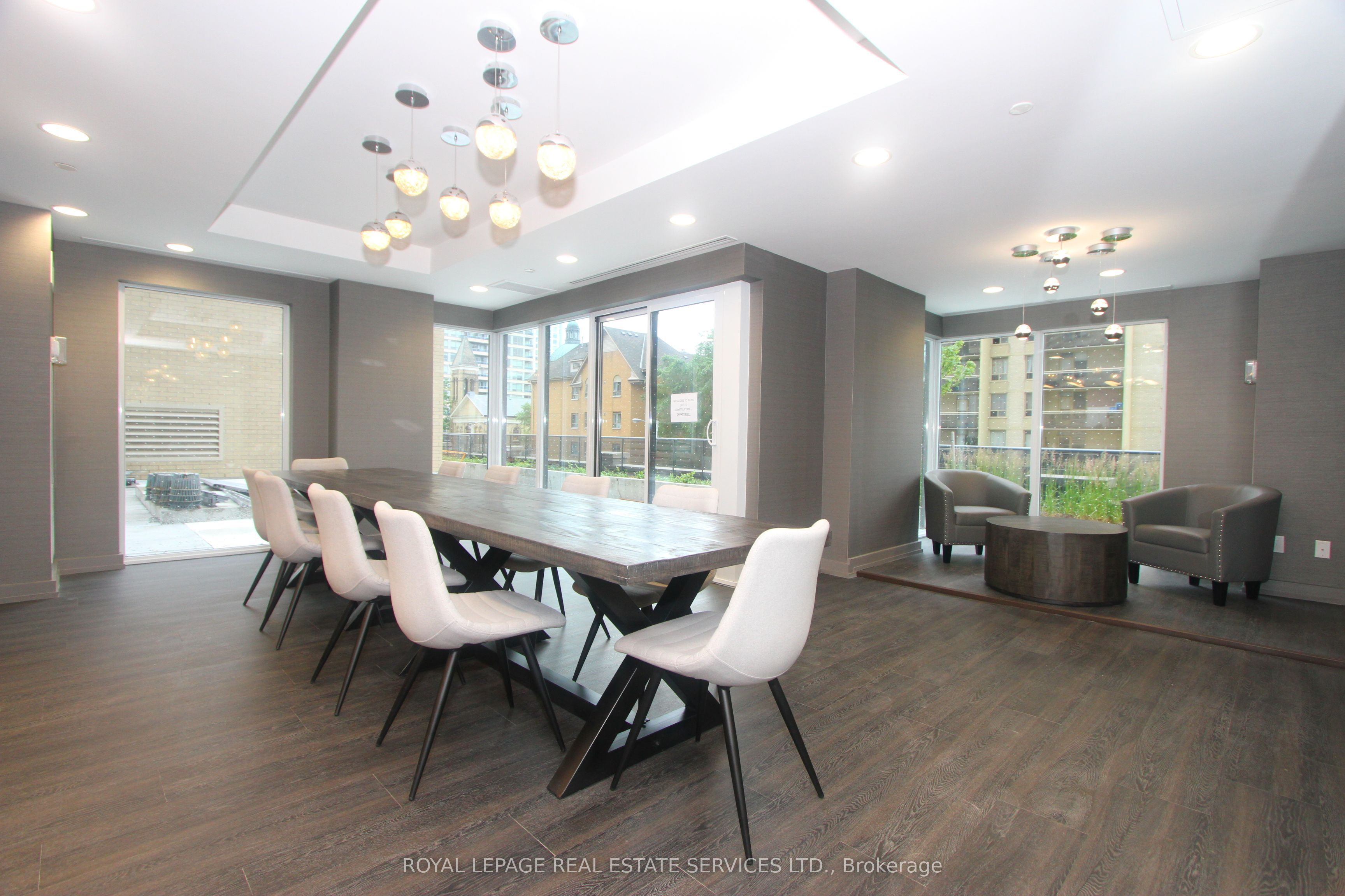 561 Sherbourne Street, #1709