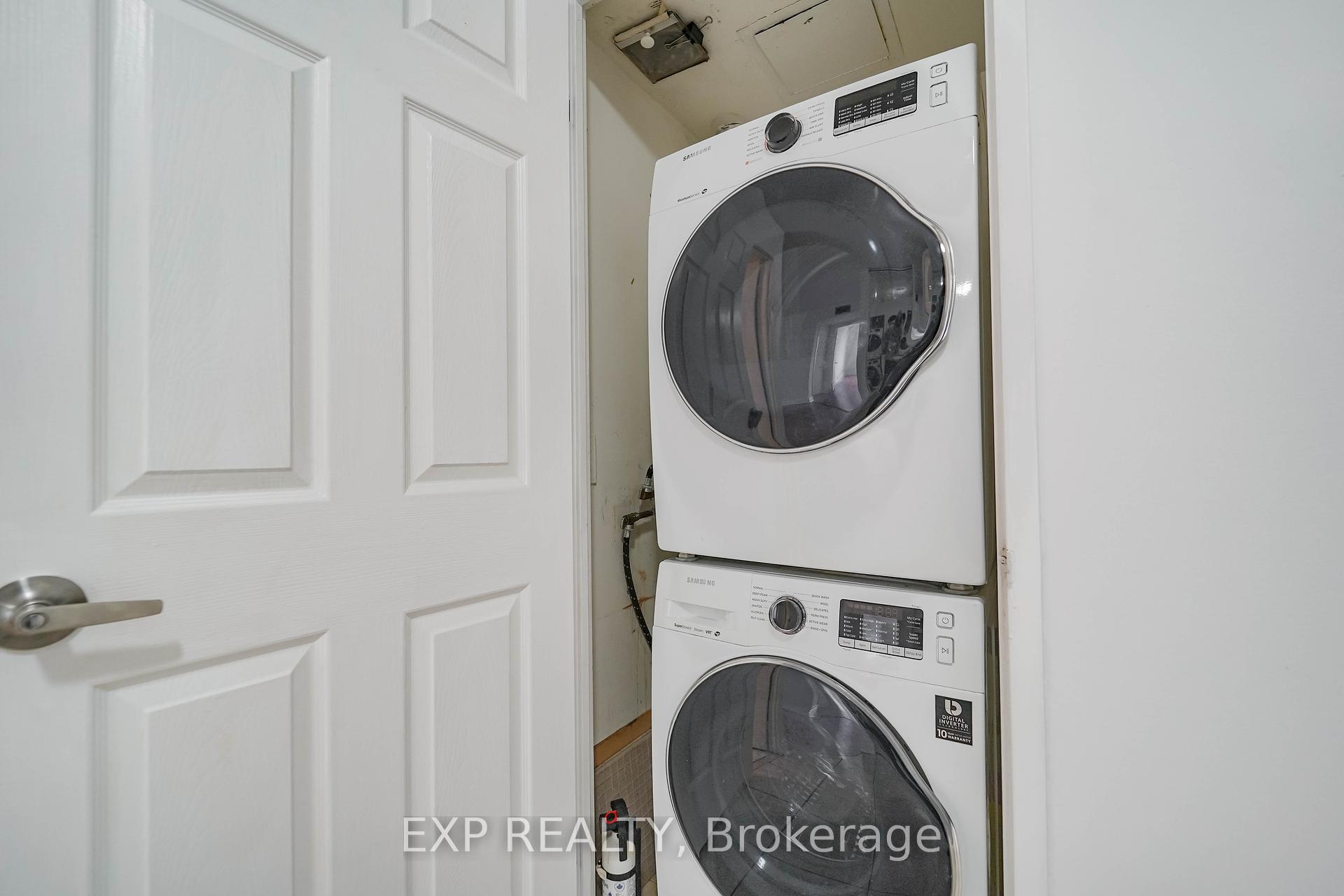 3 Bedrooms Condo at 4450 Tucana, Mississauga For sale