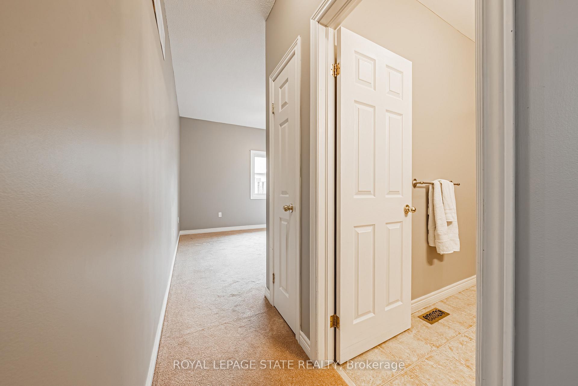 2 Bedrooms Condo at 130 Southbrook, Hamilton For sale
