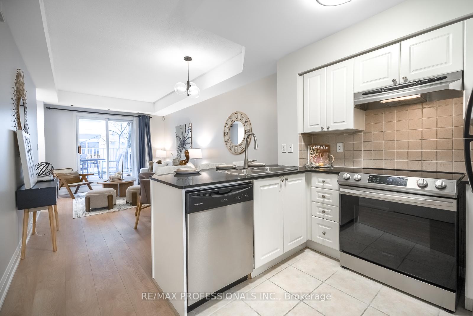 2 Bedrooms Condo at 36 Stadium, Toronto For sale