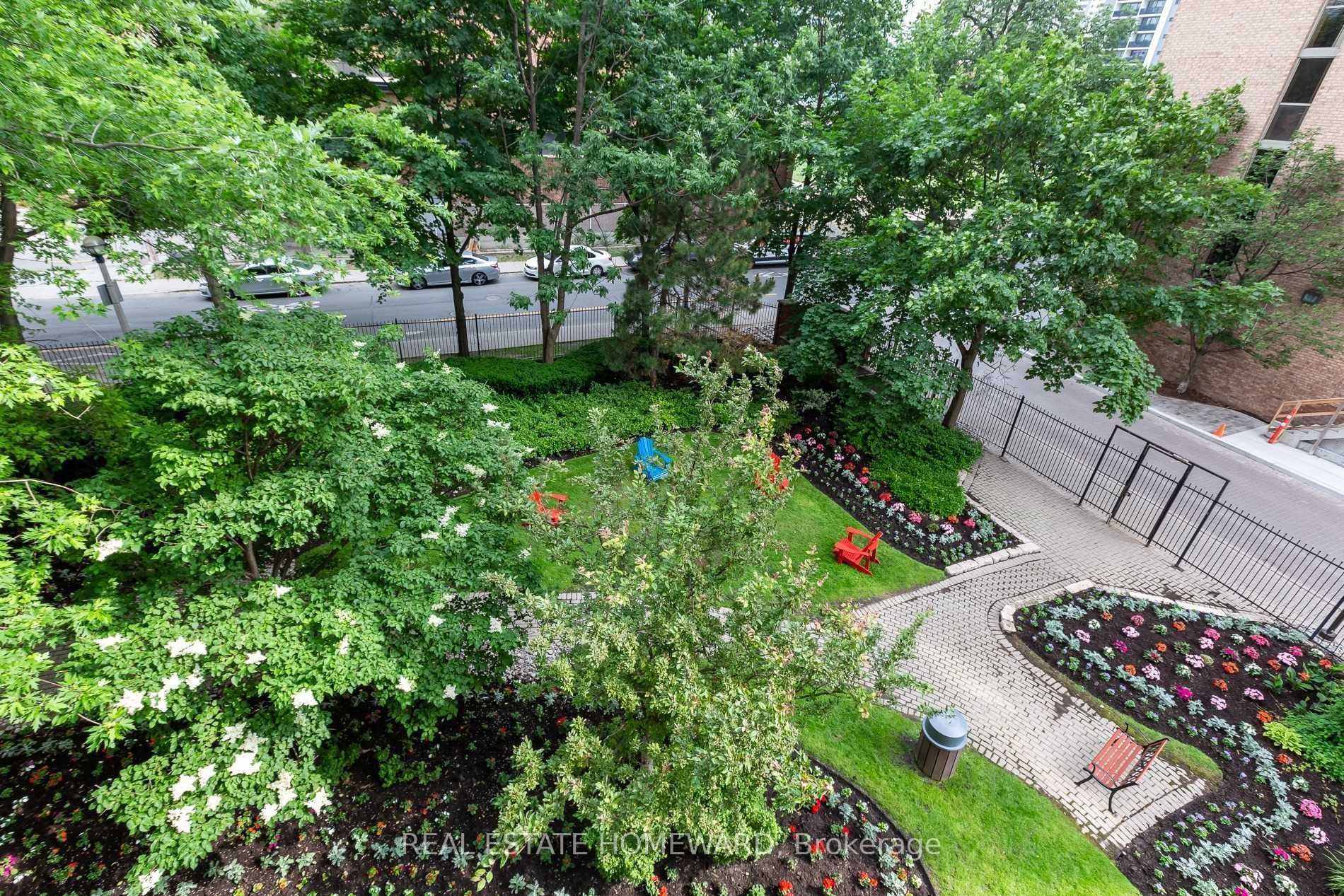 2 Bedrooms Condo at 77 Maitland, Toronto For sale