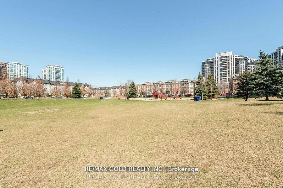 2 Bedrooms Condo at 30 Harrison Garden, Toronto For sale