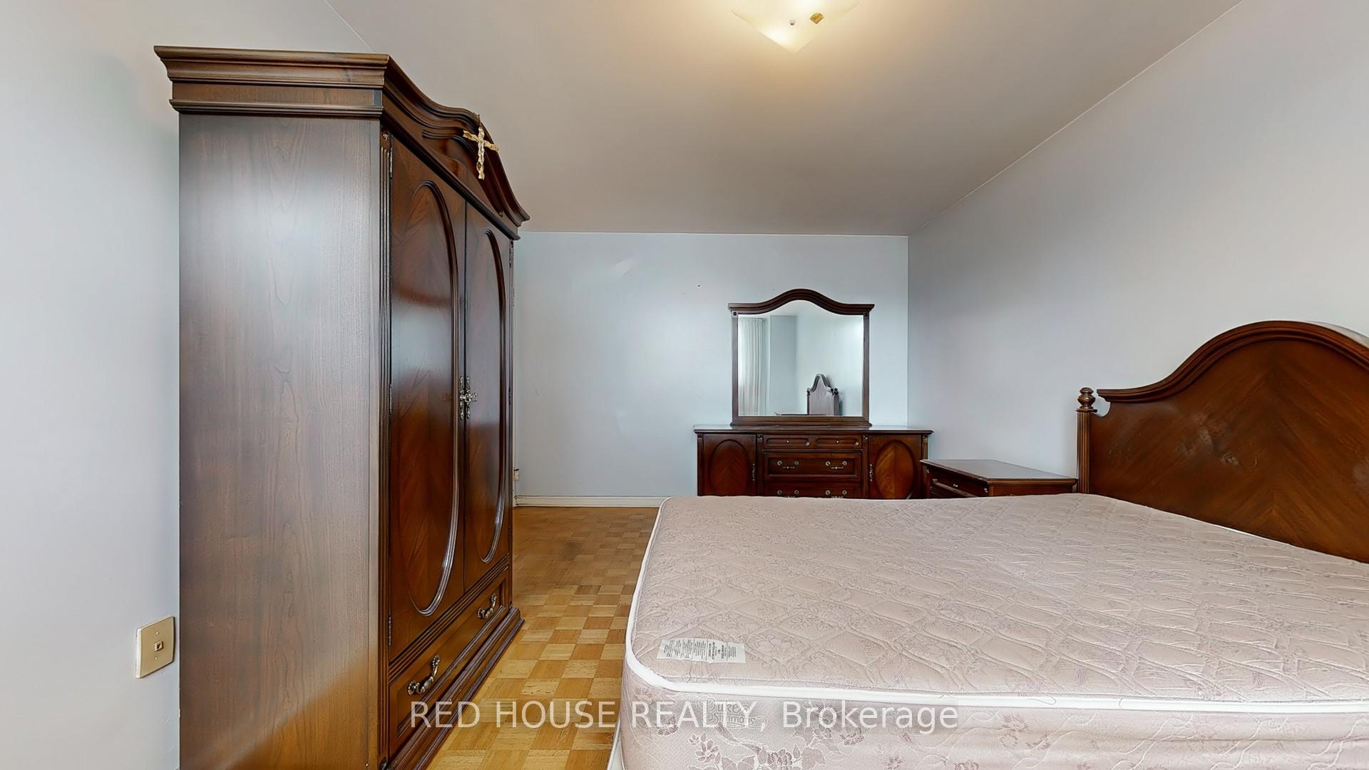 2 Bedrooms Condo at 5 Frith, Toronto For sale