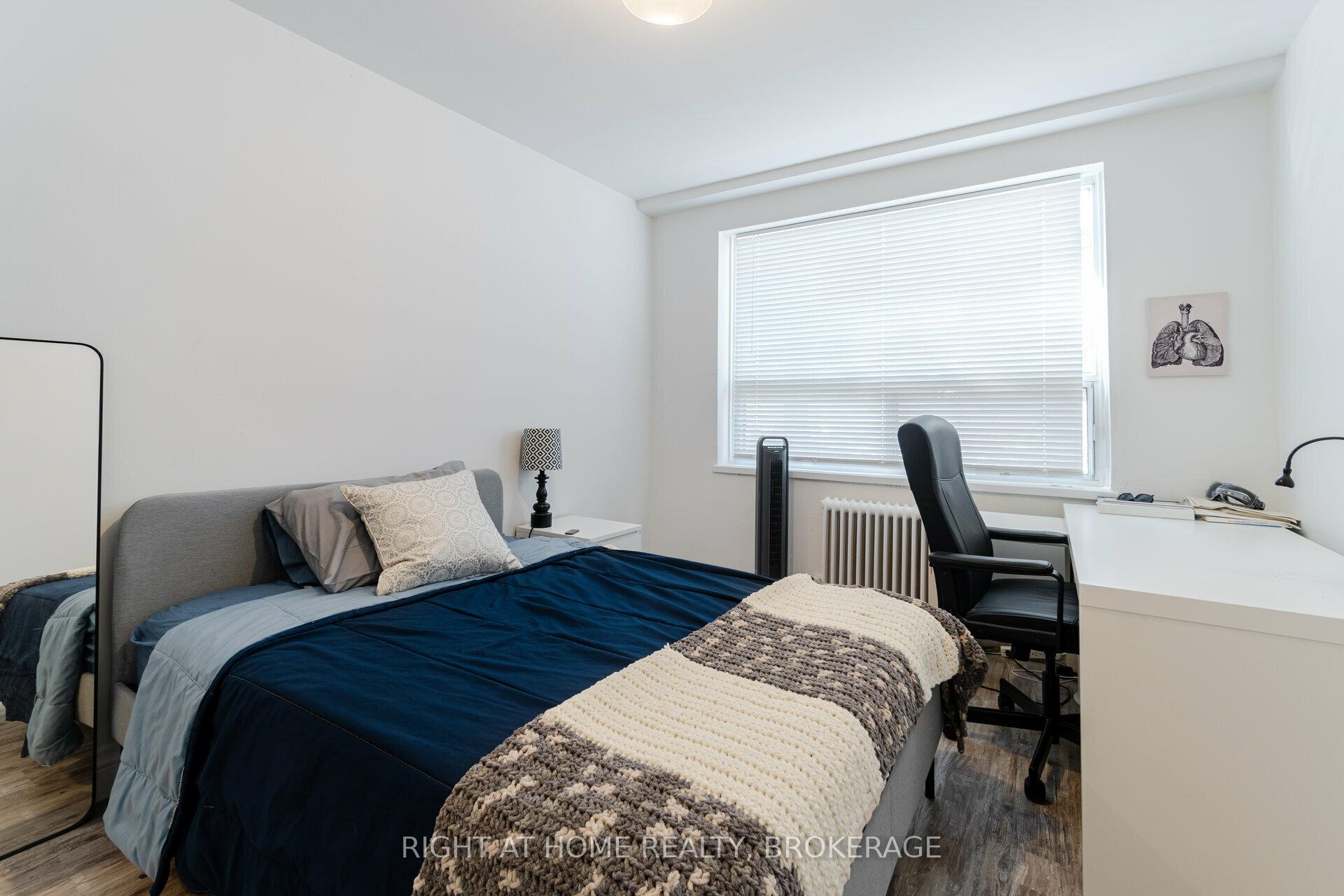 2 Bedrooms Condo at 57 Mericourt, Hamilton For sale