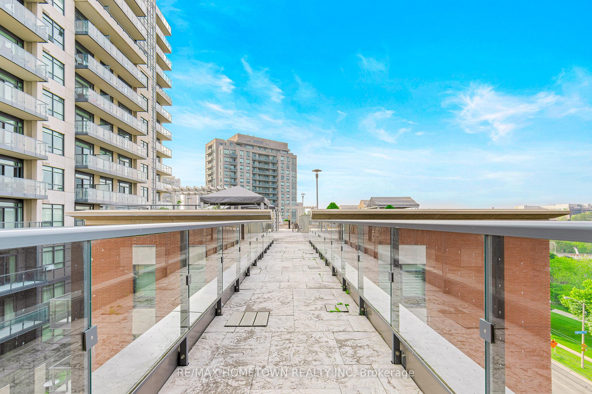 2 Bedrooms Condo at 35 Fontenay, Toronto For sale