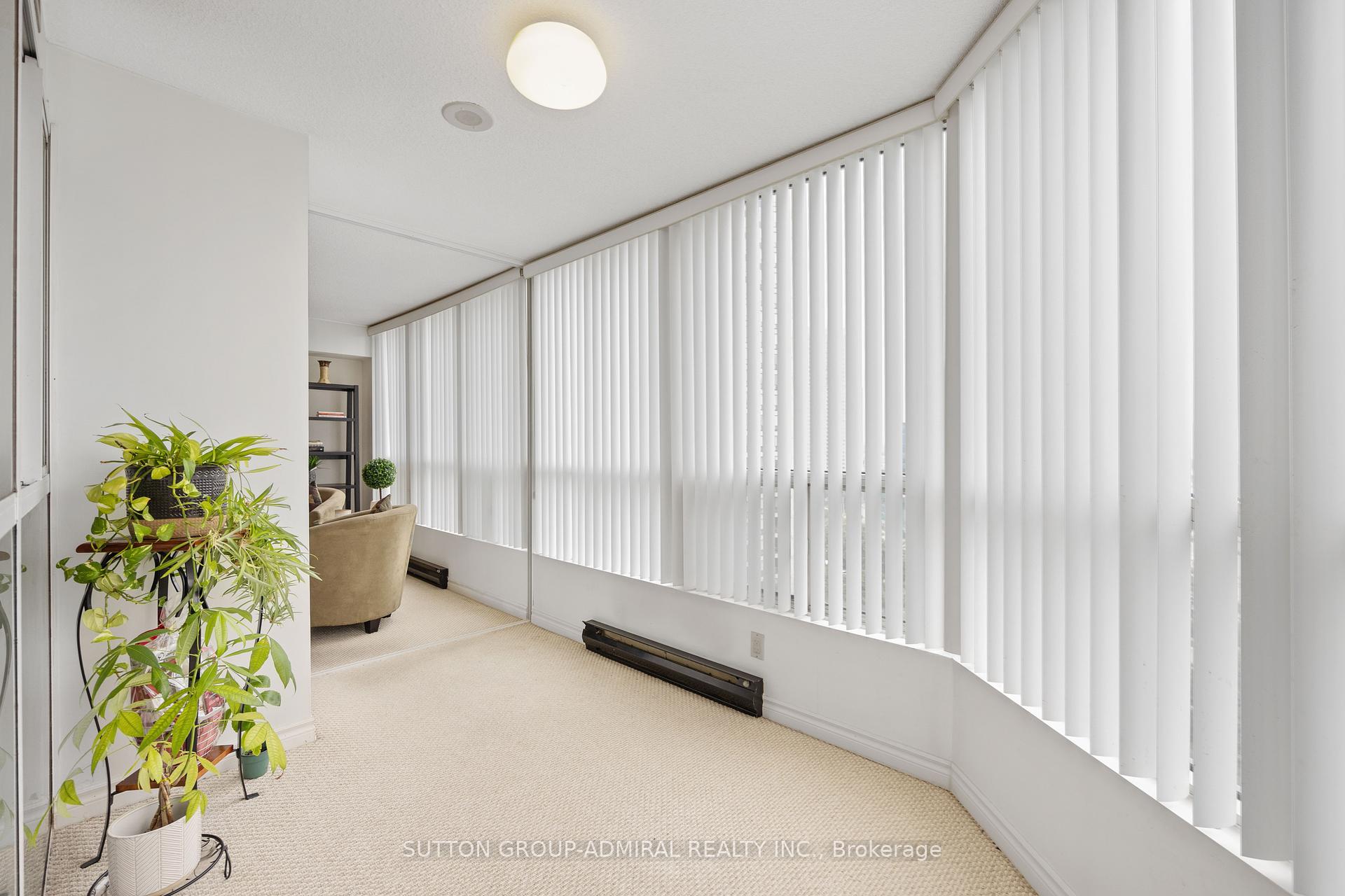 3 Bedrooms Condo at 4460 Tucana, Mississauga For sale