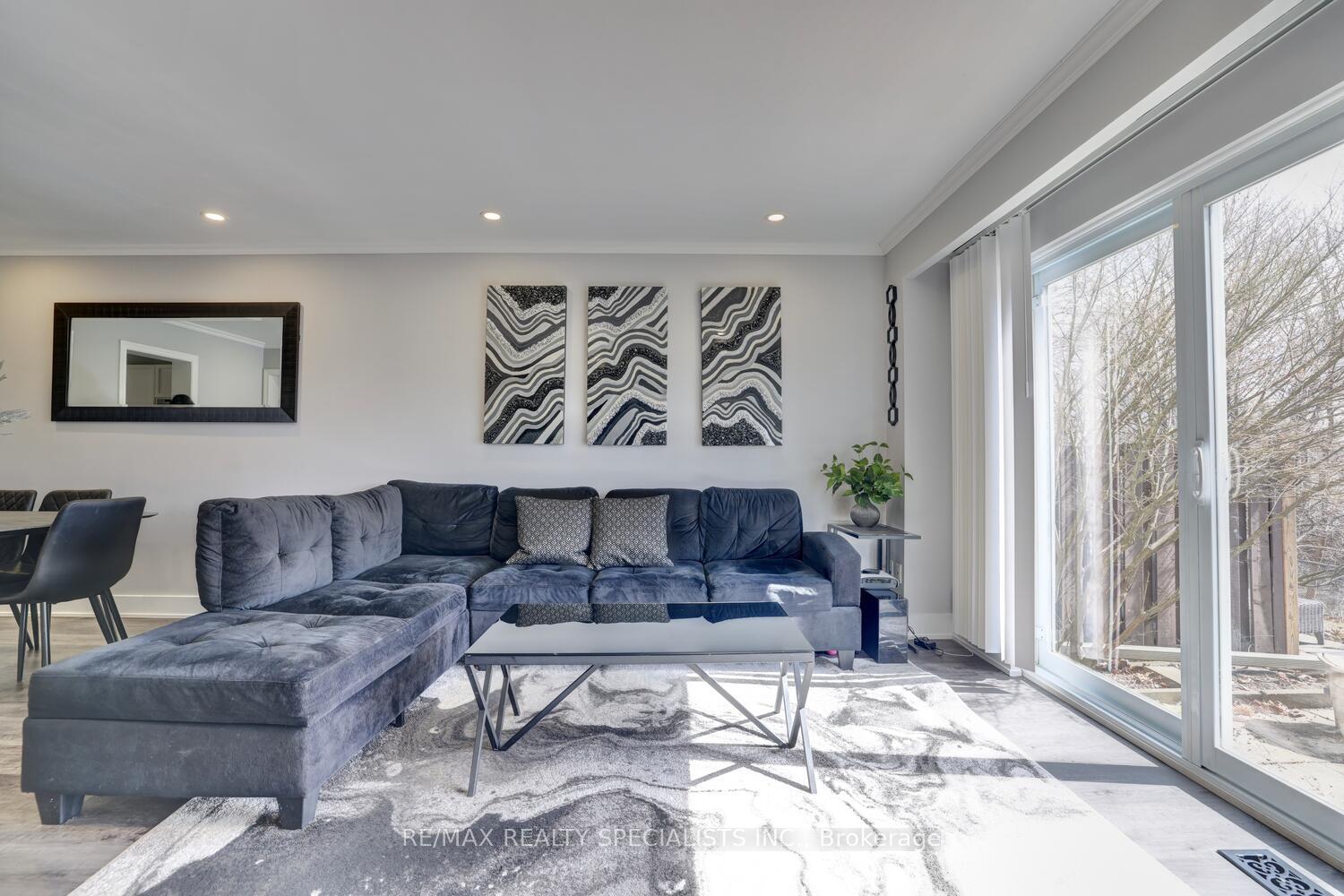 3 Bedrooms Condo at 3265 South Millway, Mississauga For sale