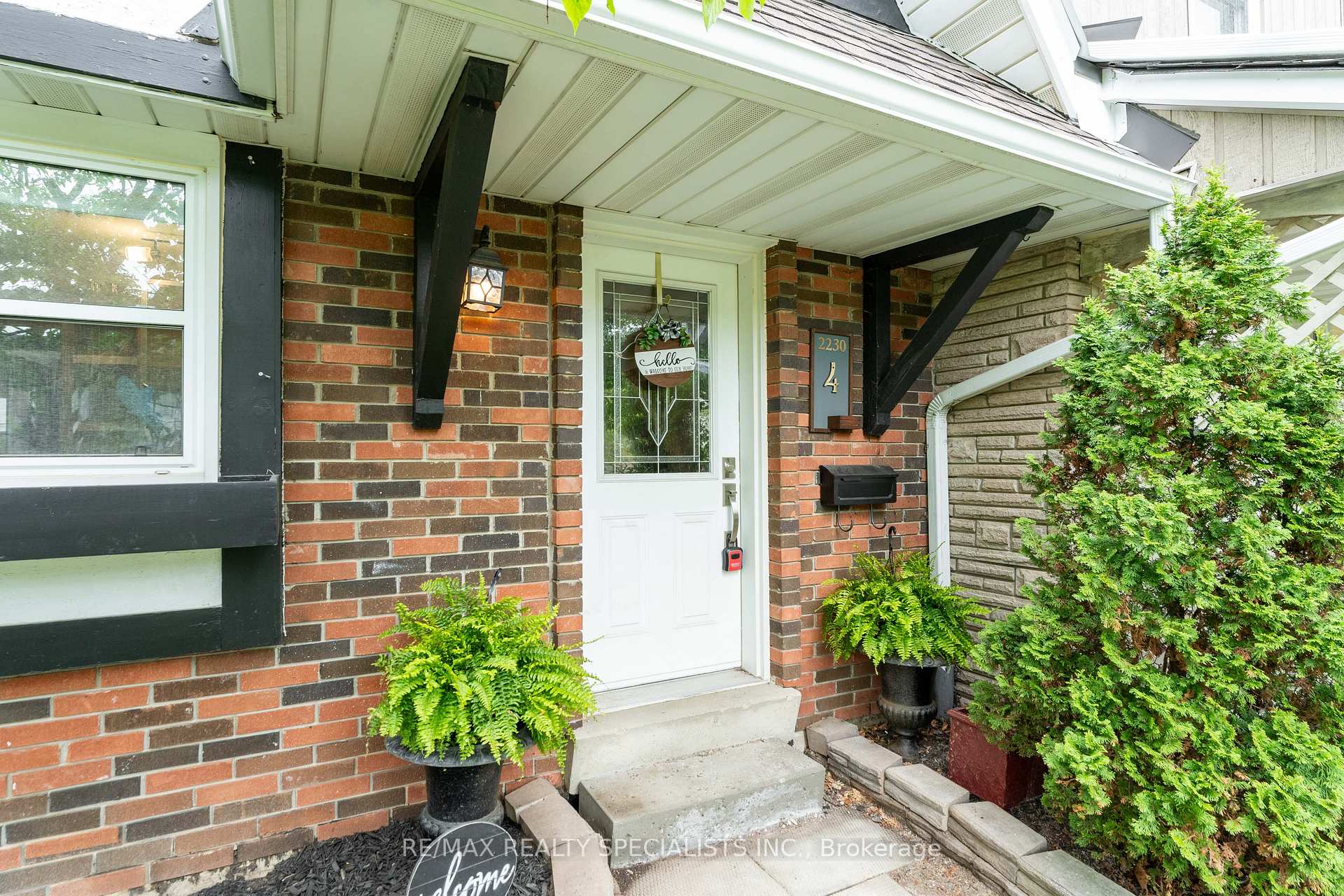 4 Bedrooms Condo at 2230 Upper Middle, Burlington For sale