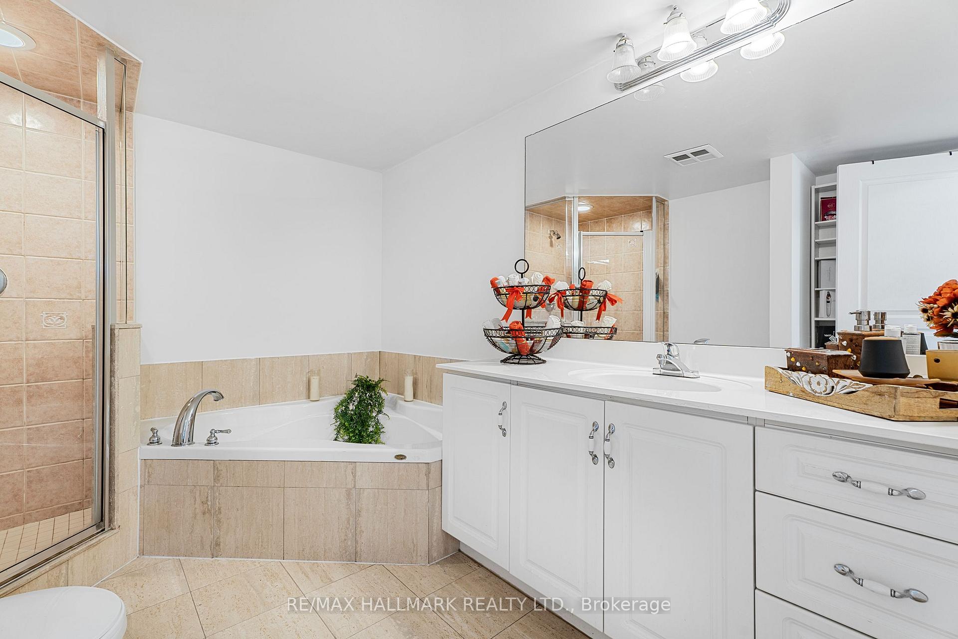 3 Bedrooms Condo at 5 Northtown, Toronto For sale