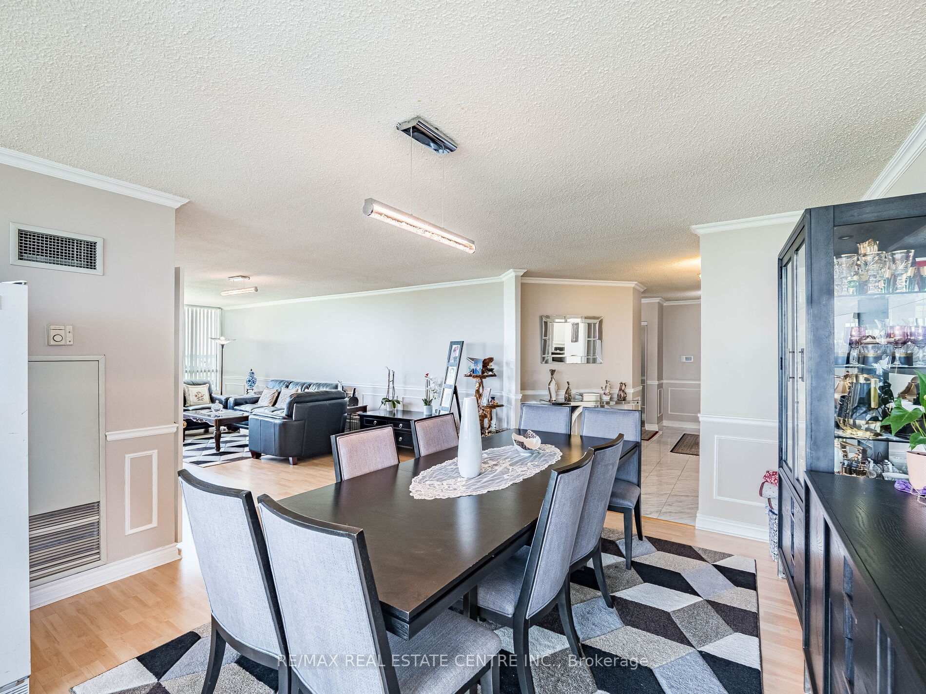 3 Bedrooms Condo at 168 Bonis, Toronto For sale