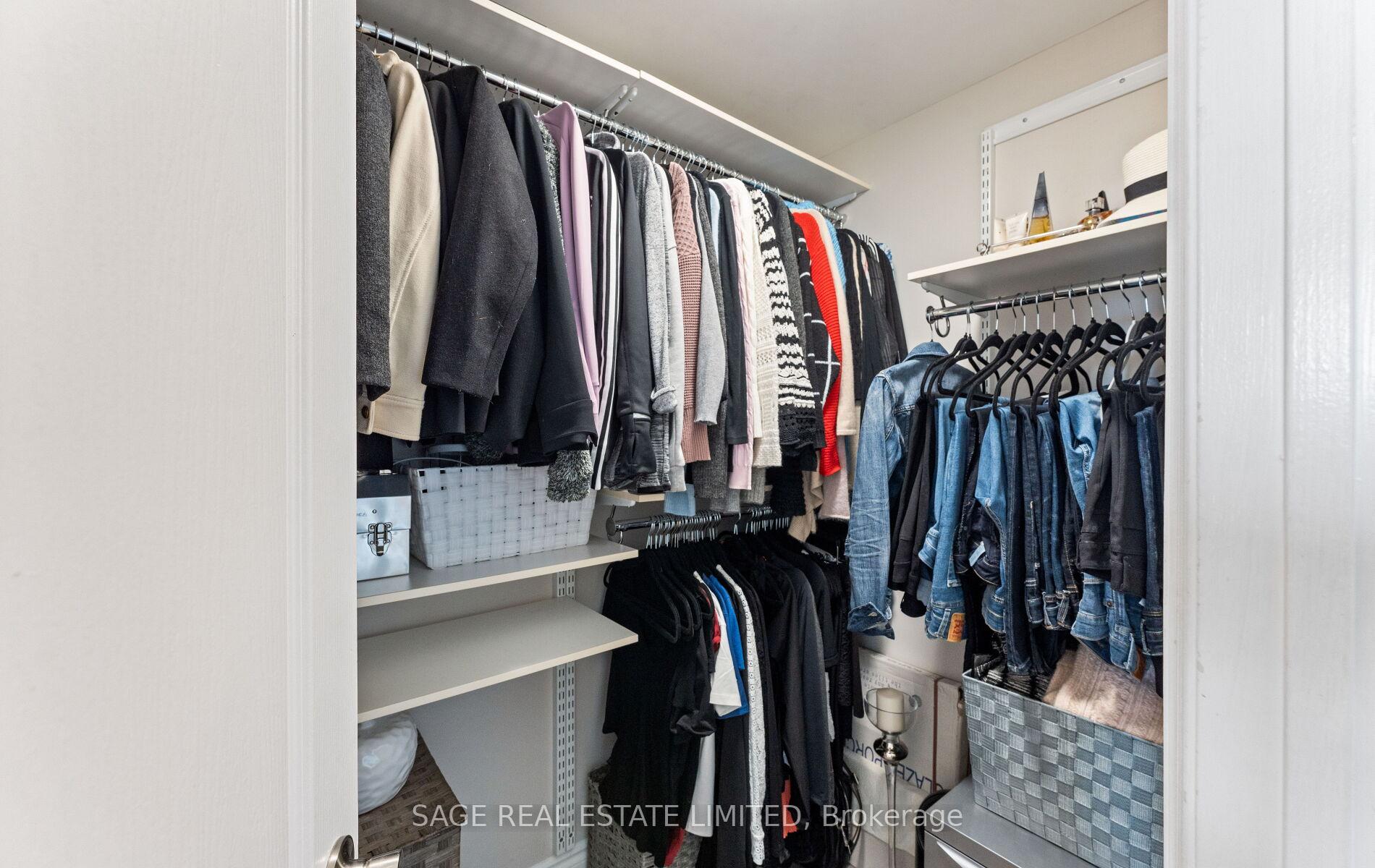 2 Bedrooms Condo at 88 Promenade, Vaughan For sale