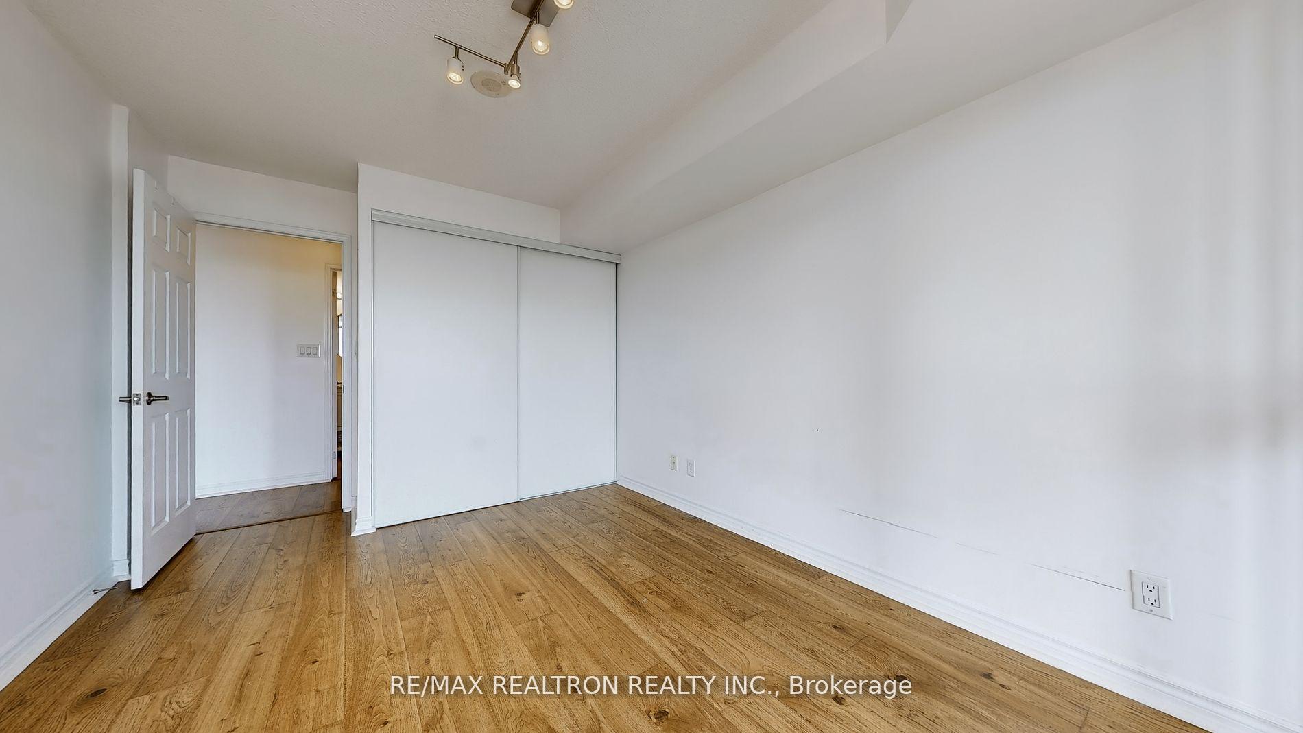 1 Bedroom Condo at 35 Hollywood, Toronto For sale