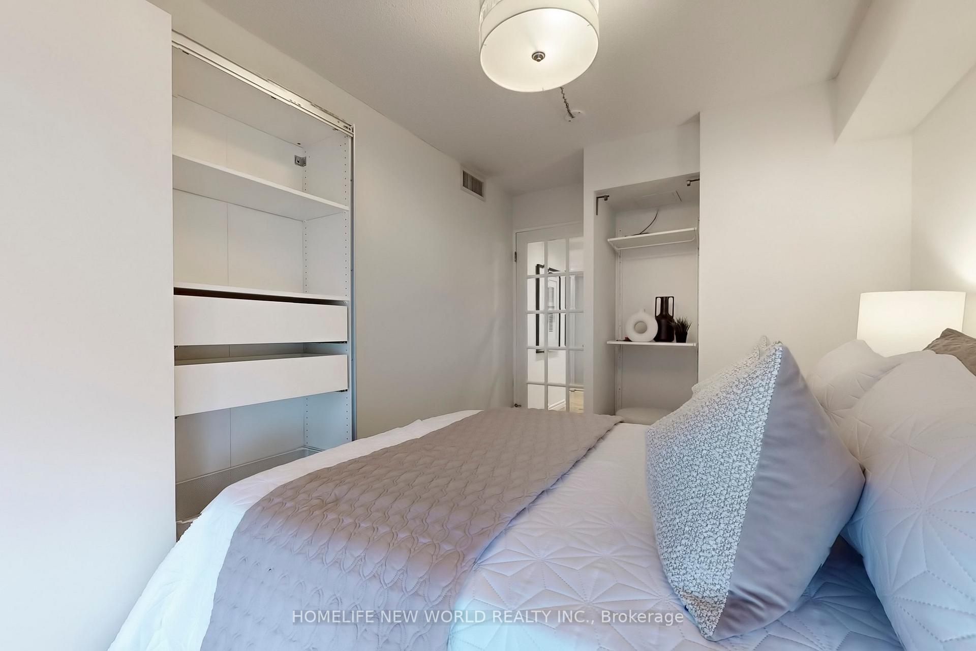 3 Bedrooms Condo at 7 Carlton, Toronto For sale