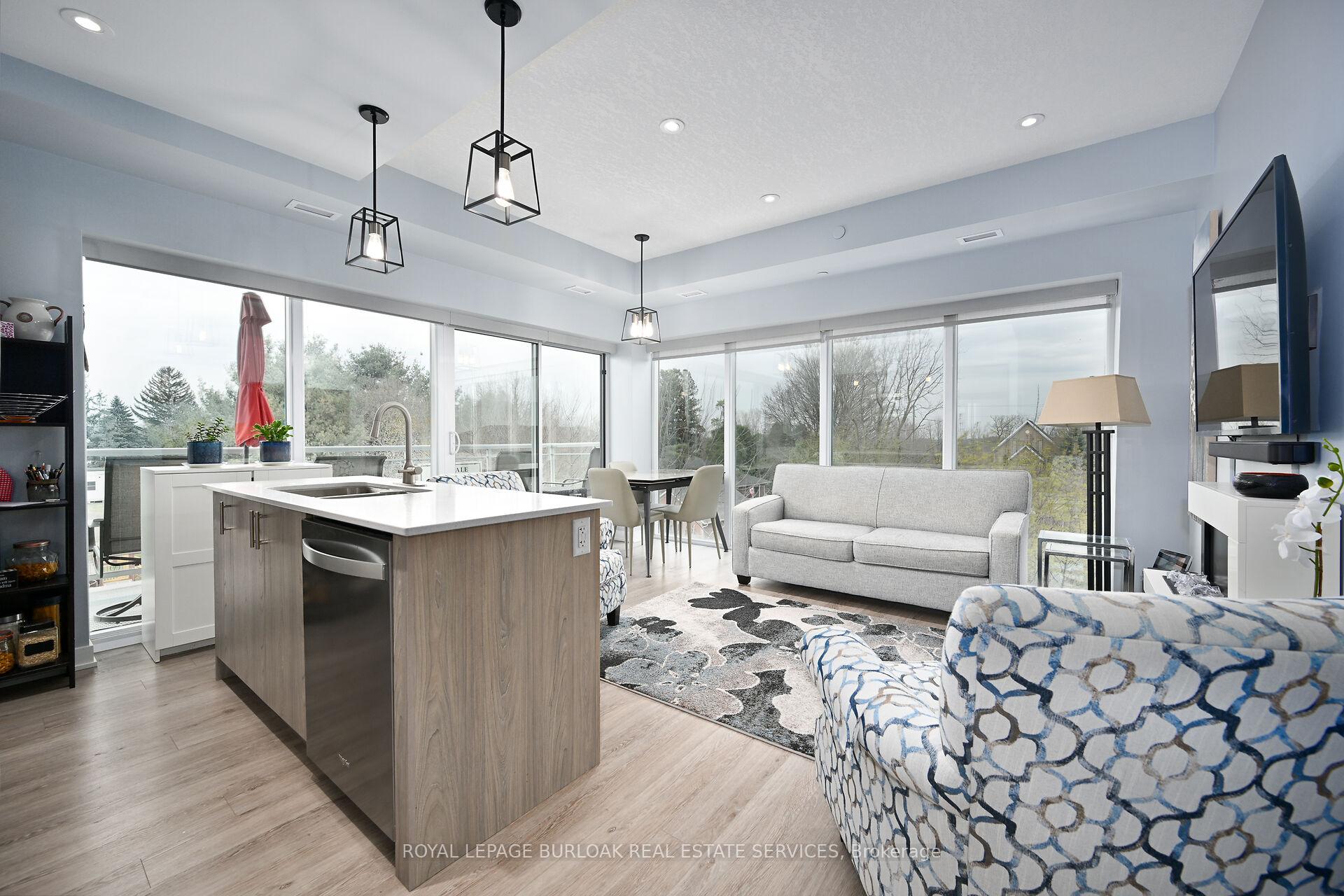 2 Bedrooms Condo at 16 Markle,  Hamilton For sale