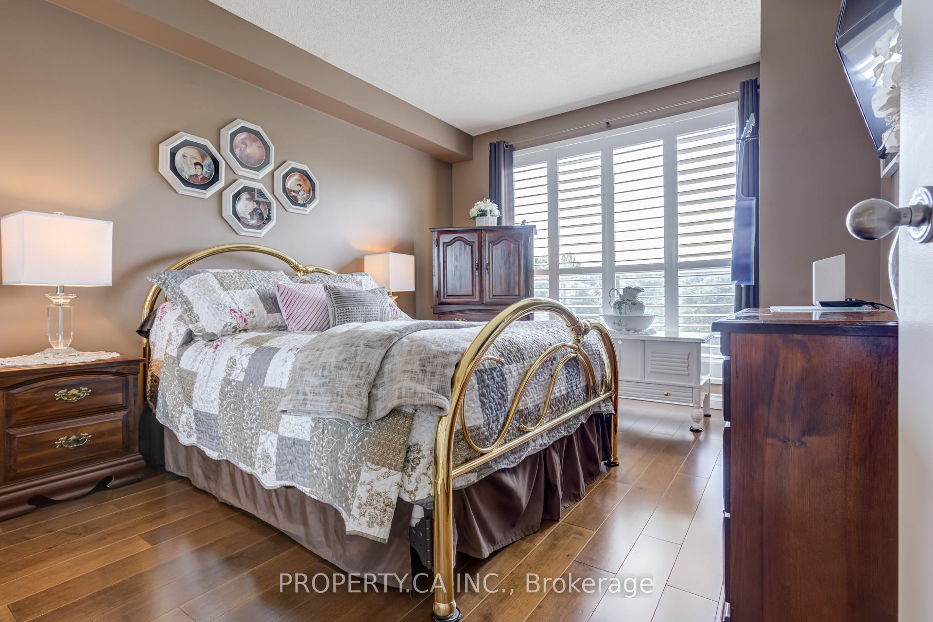 3 Bedrooms Condo at 1700 The Collegeway, Mississauga For sale