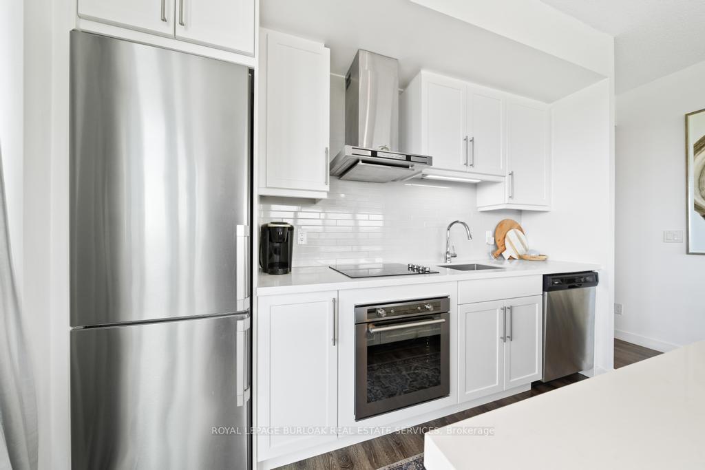 2 Bedrooms Condo at 2087 Fairview, Burlington For sale