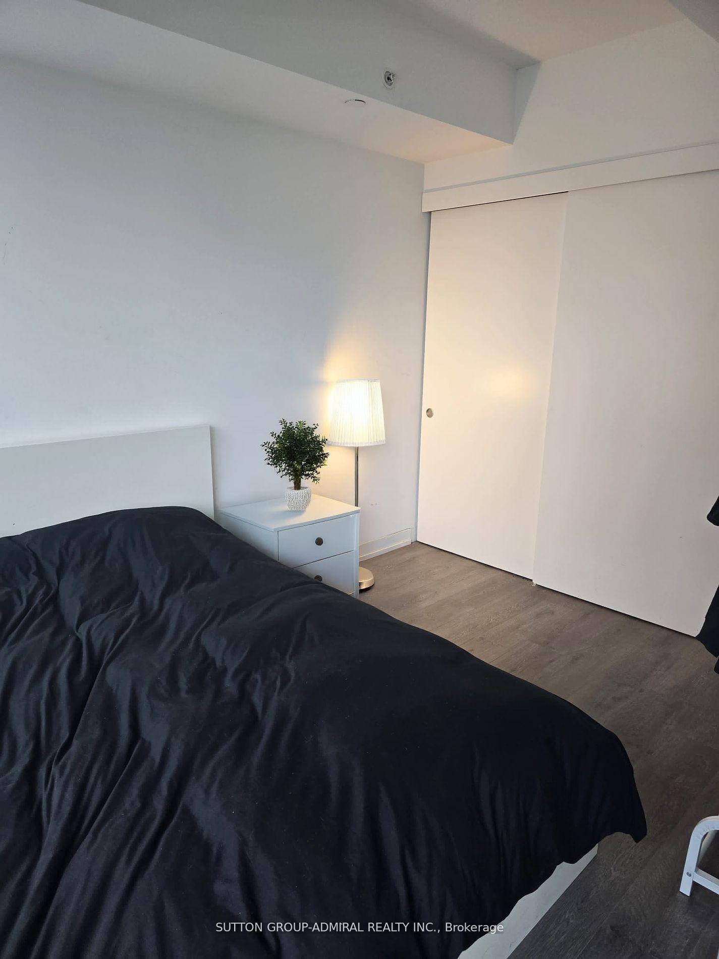 2 Bedrooms Condo at 161 Roehampton, Toronto For sale