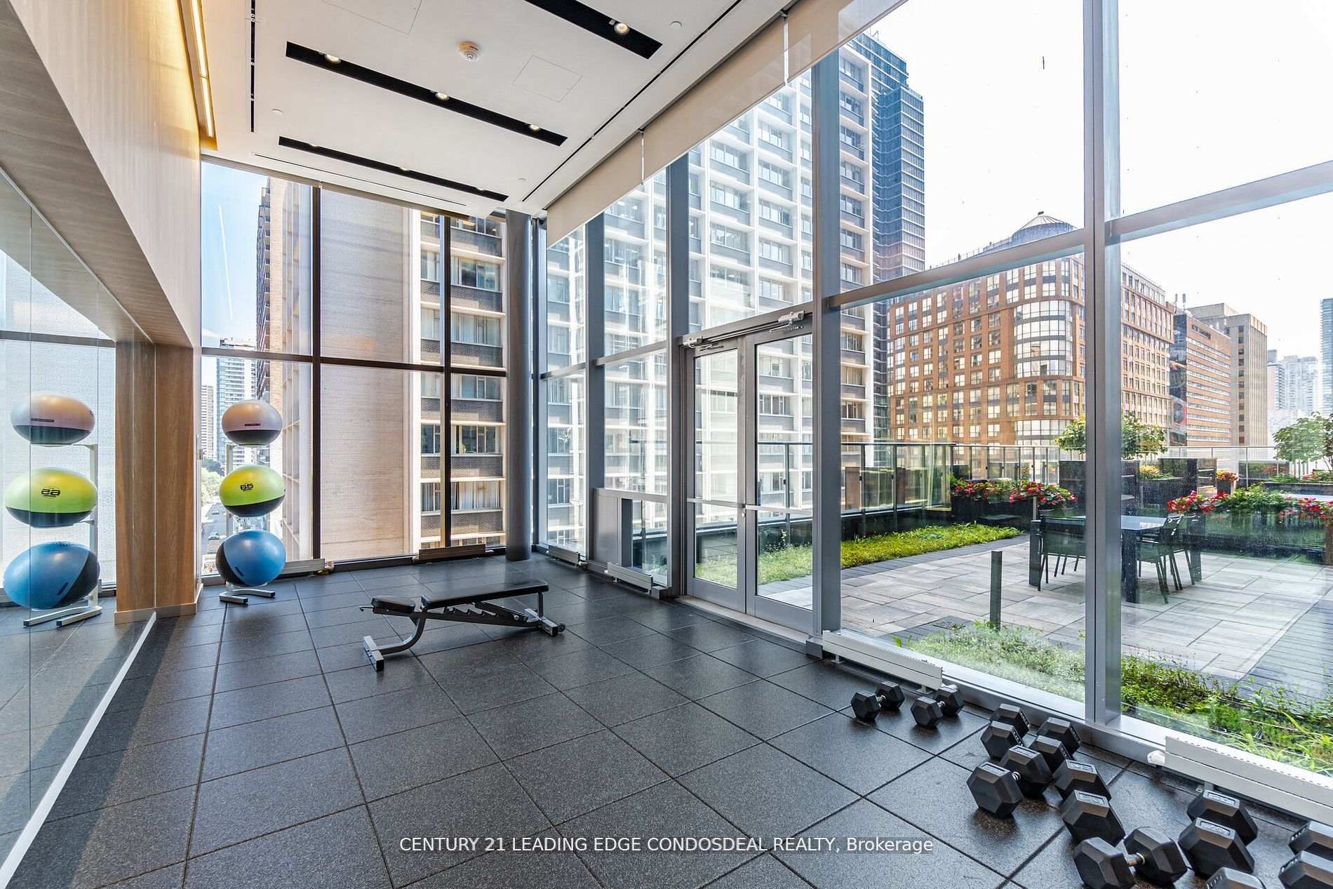 2 Bedrooms Condo at 7 Grenville, Toronto For sale