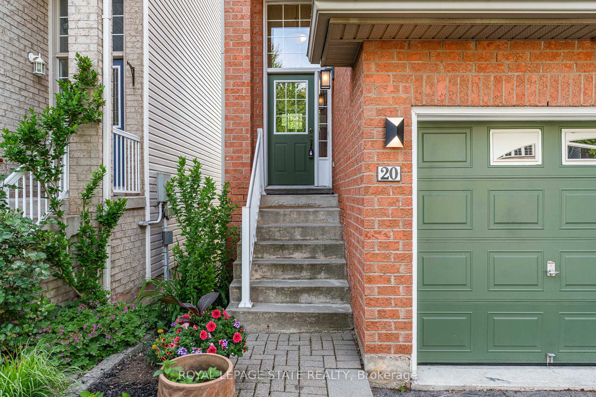 3 Bedrooms Condo at 5090 Fairview, Burlington For sale