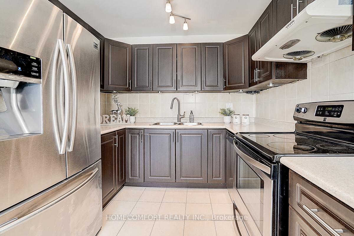 3 Bedrooms Condo at 68 Maris Shepway, Toronto For sale