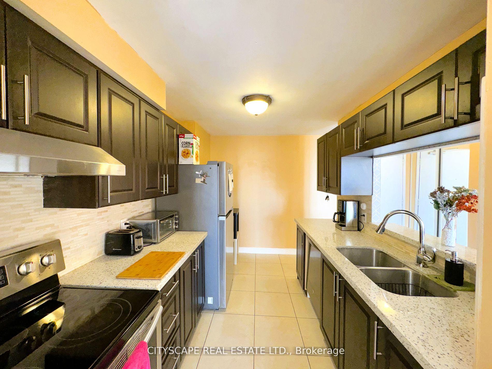 2 Bedrooms Condo at 25 Trailwood, Mississauga For sale