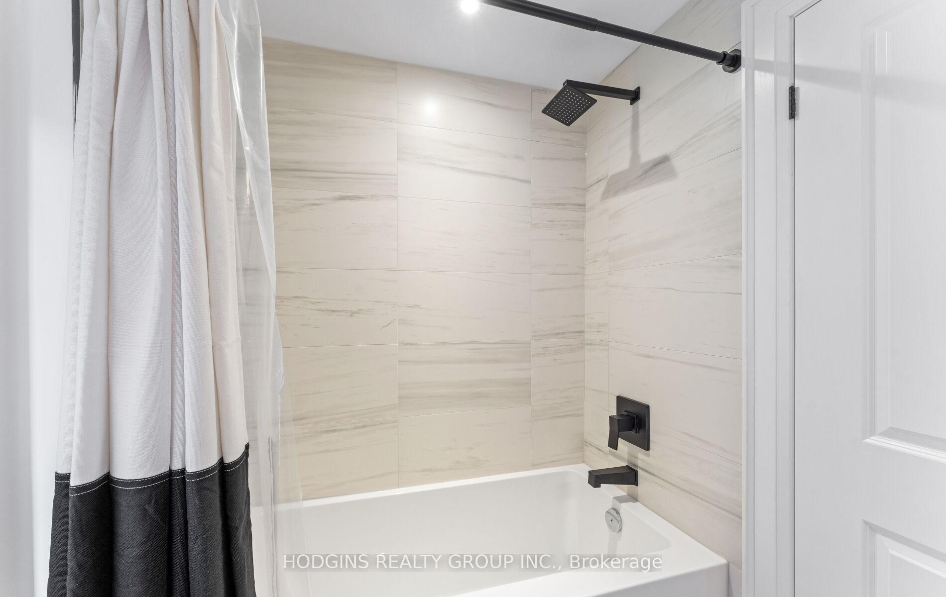 4 Bedrooms Condo at 10 Lunar, Mississauga For sale