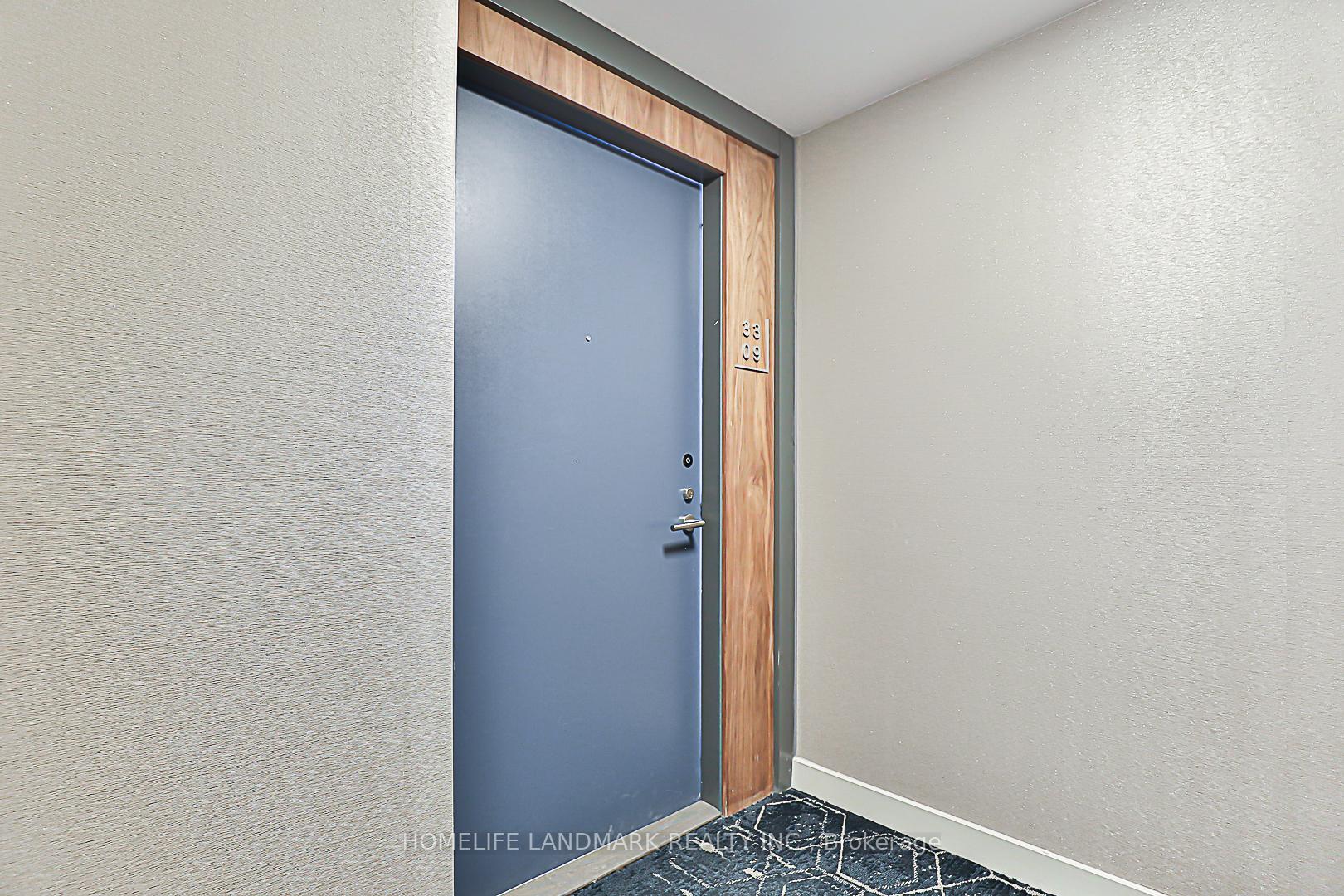3 Bedrooms Condo at 28 Freeland, Toronto For sale