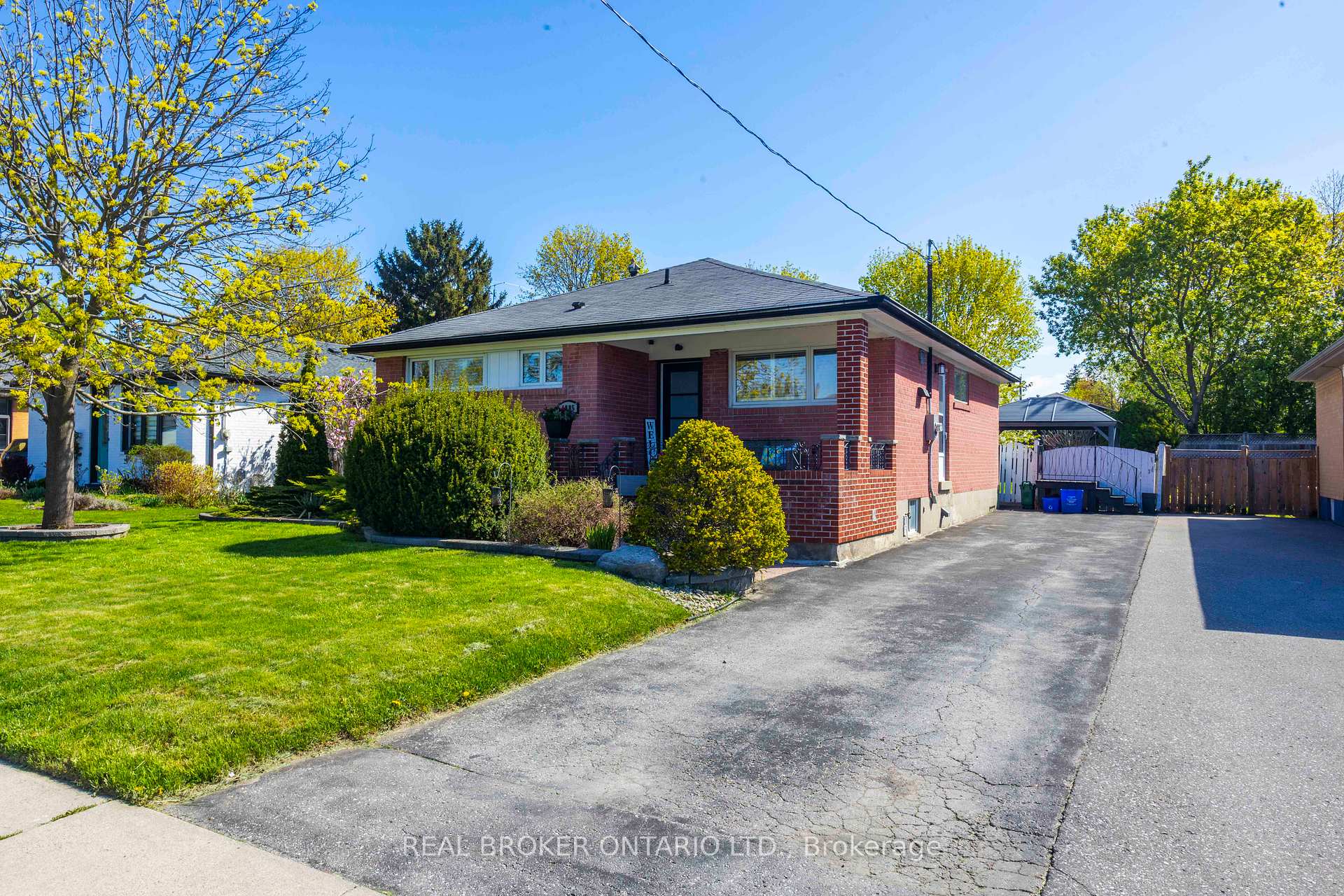 1005 Walton Boulevard, Whitby, ON L1N 3G8