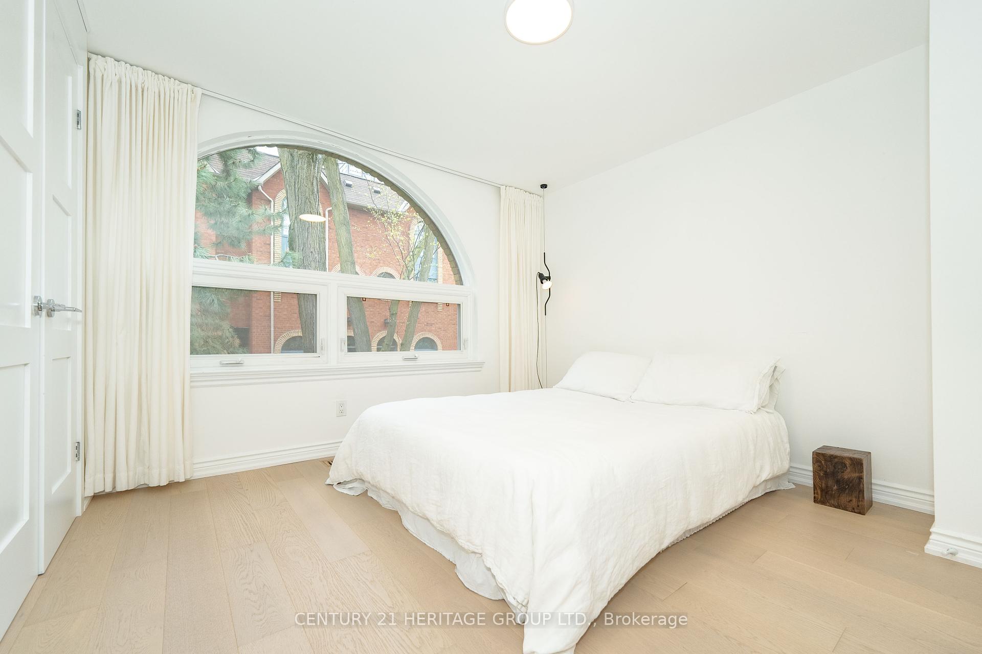 3 Bedrooms Condo at 280 Sherbourne, Toronto For sale