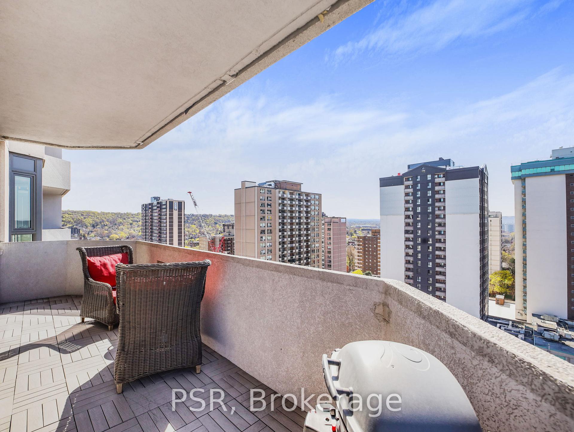 2 Bedrooms Condo at 67 Caroline,  Hamilton For sale