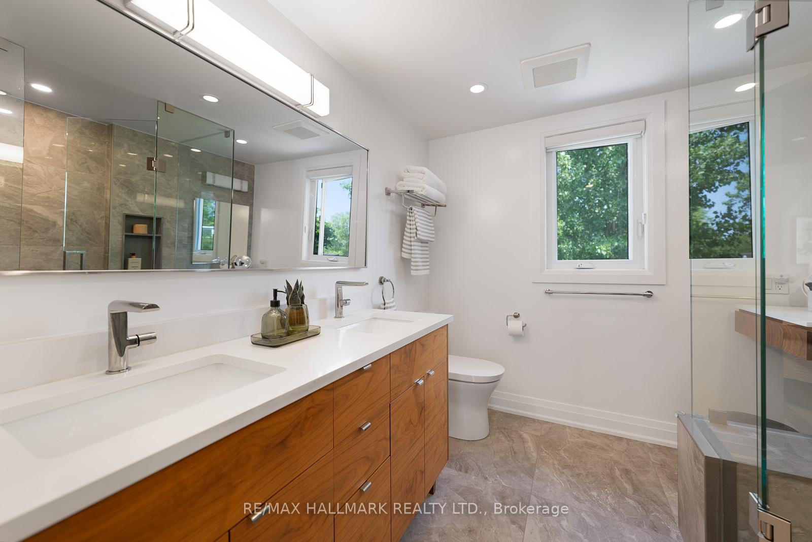 4 Bedrooms Condo at 95 Summerhill, Toronto For sale