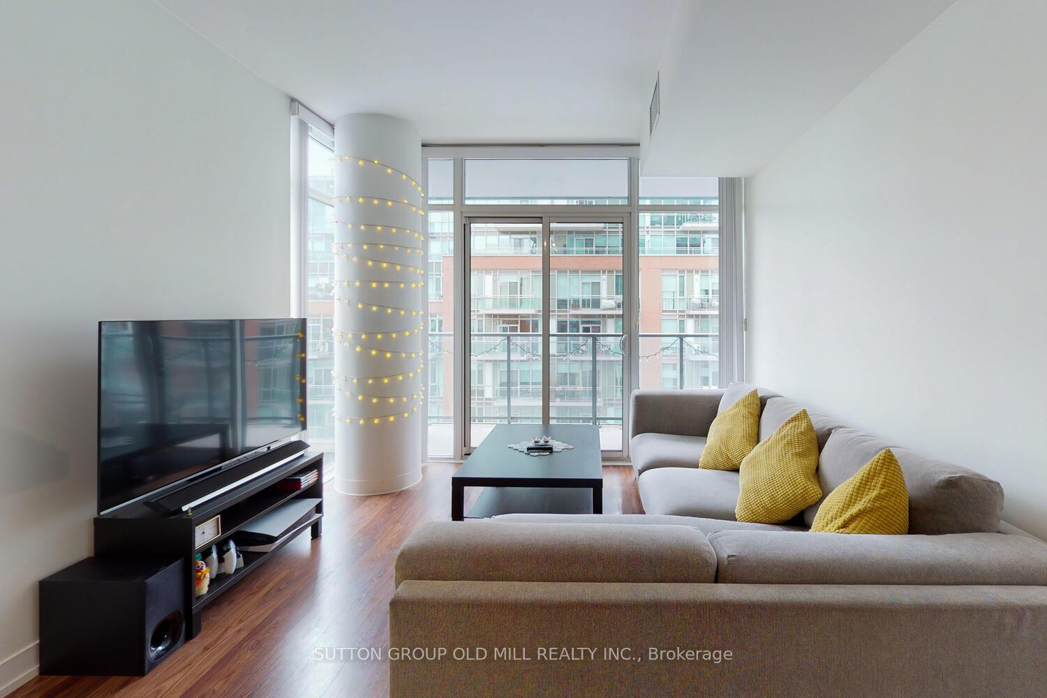 2 Bedrooms Condo at 105 George, Toronto For sale