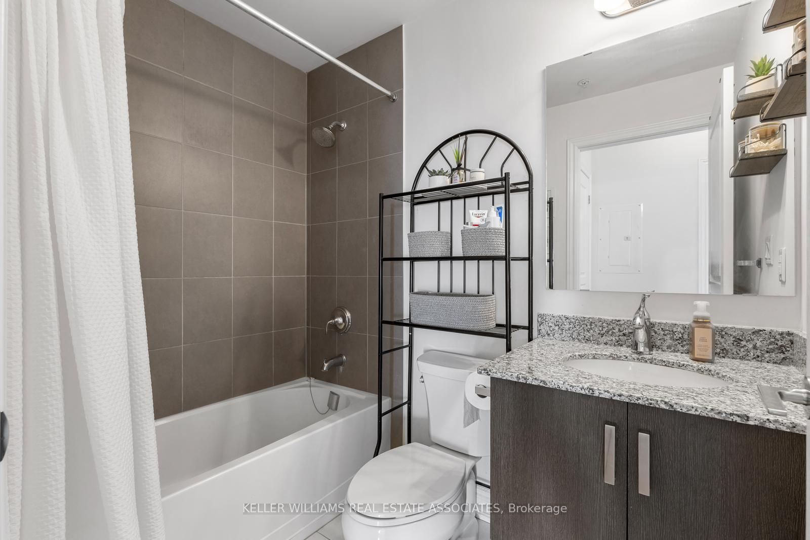 3170 Erin Mills Parkway, #420