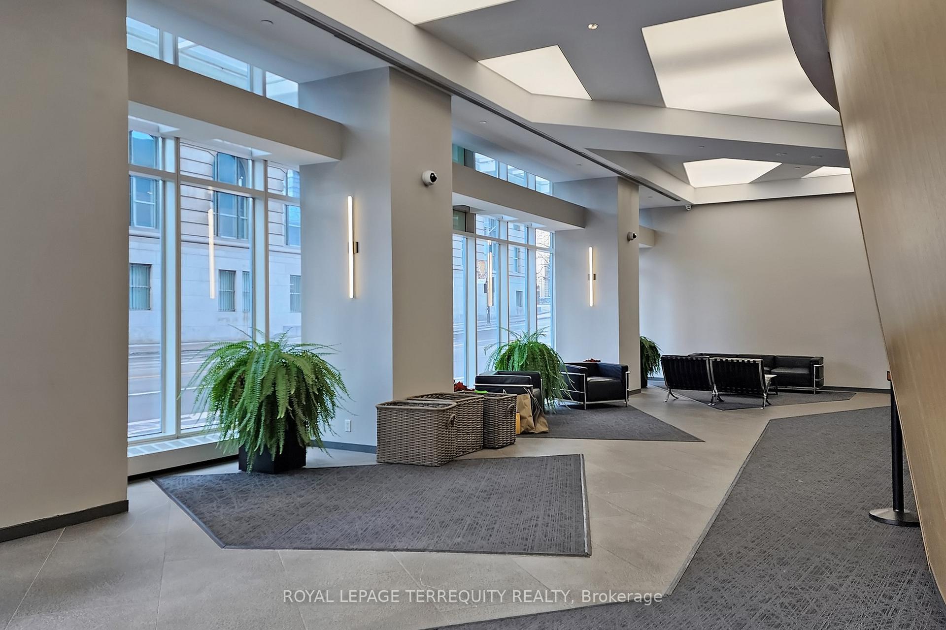 2 Bedrooms Condo at 8 The Esplanade, Toronto For sale