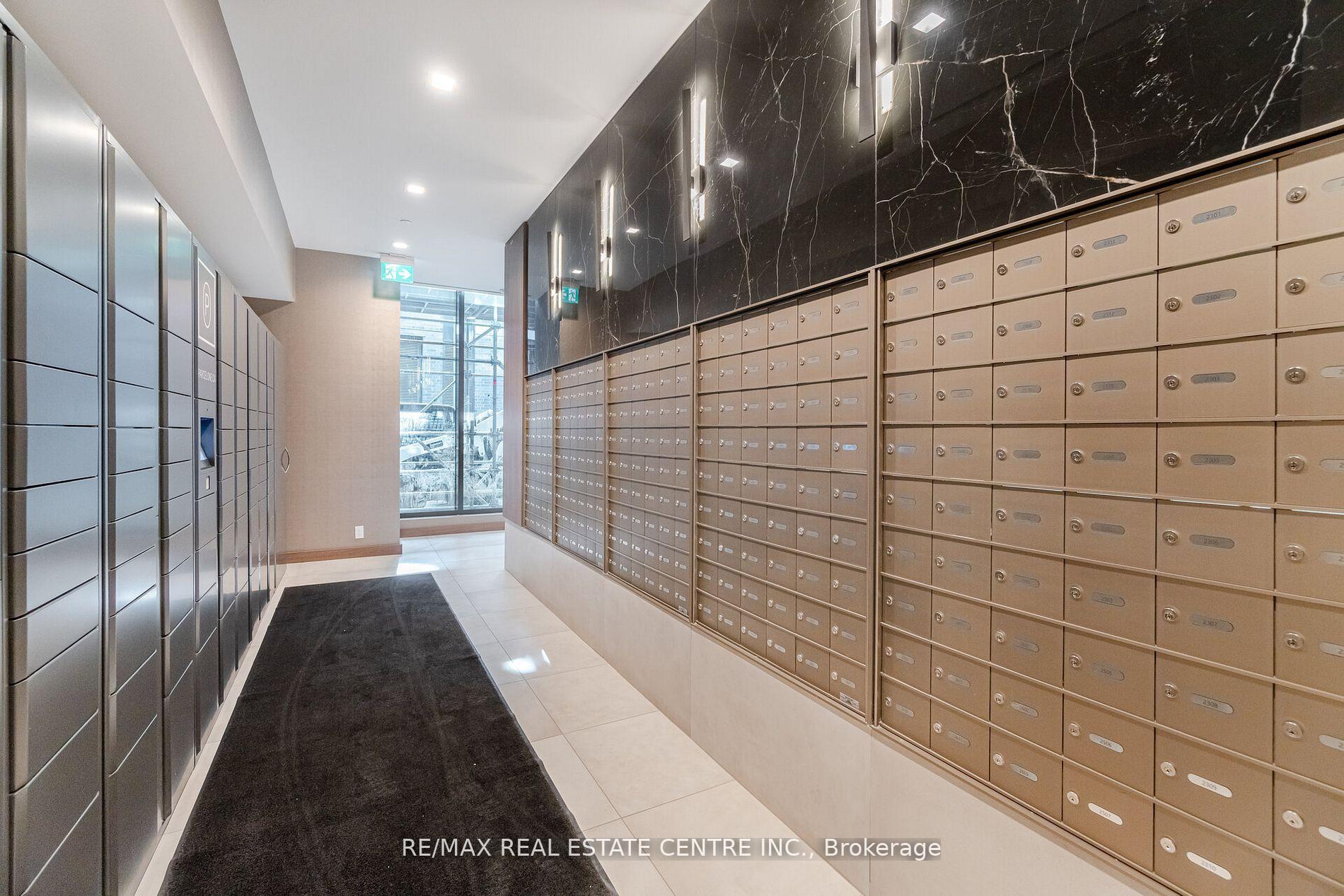 2 Bedrooms Condo at 55 Mercer,  Toronto For sale
