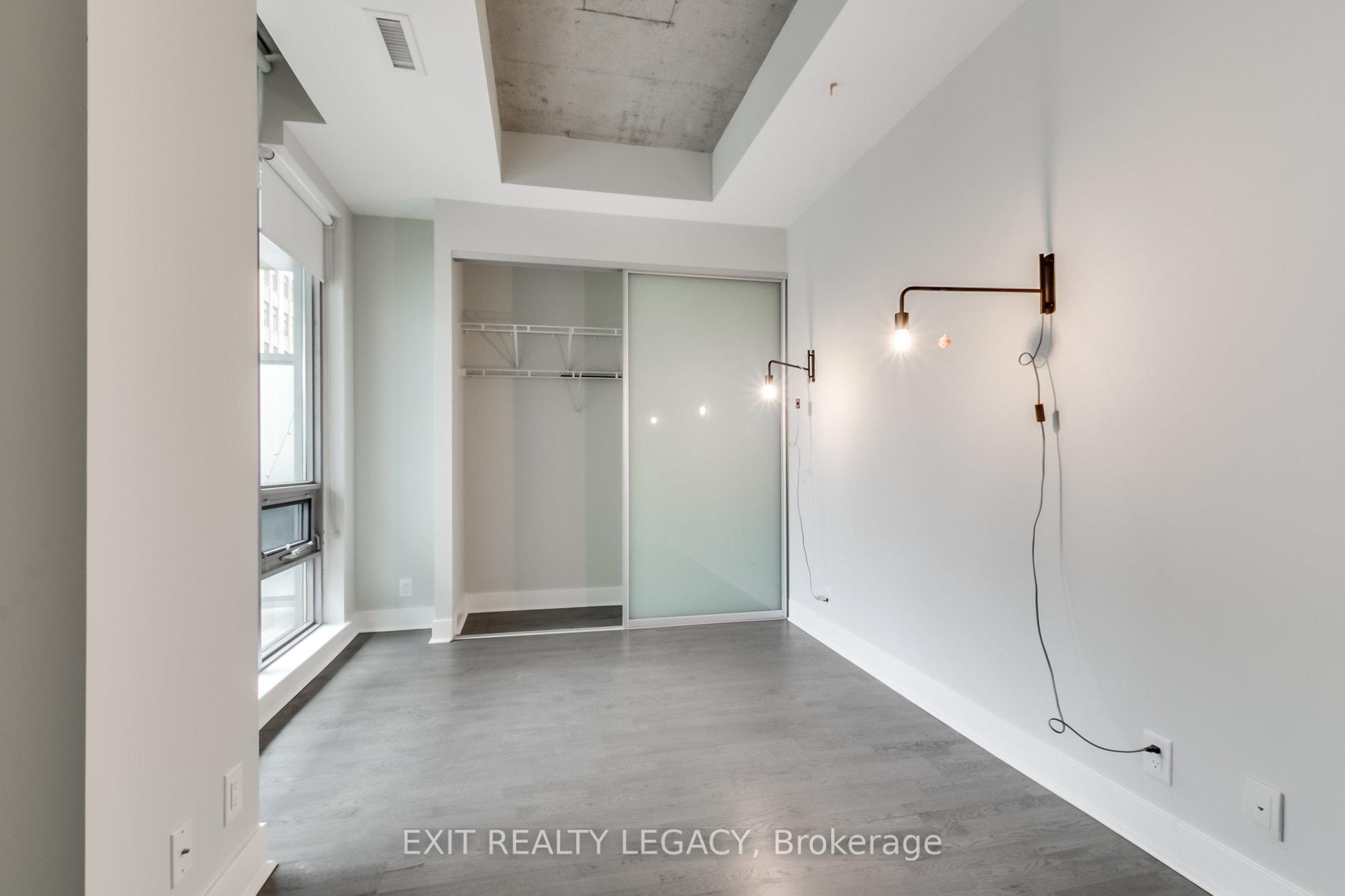 1 Bedroom Condo at 399 Adelaide,  Toronto For sale