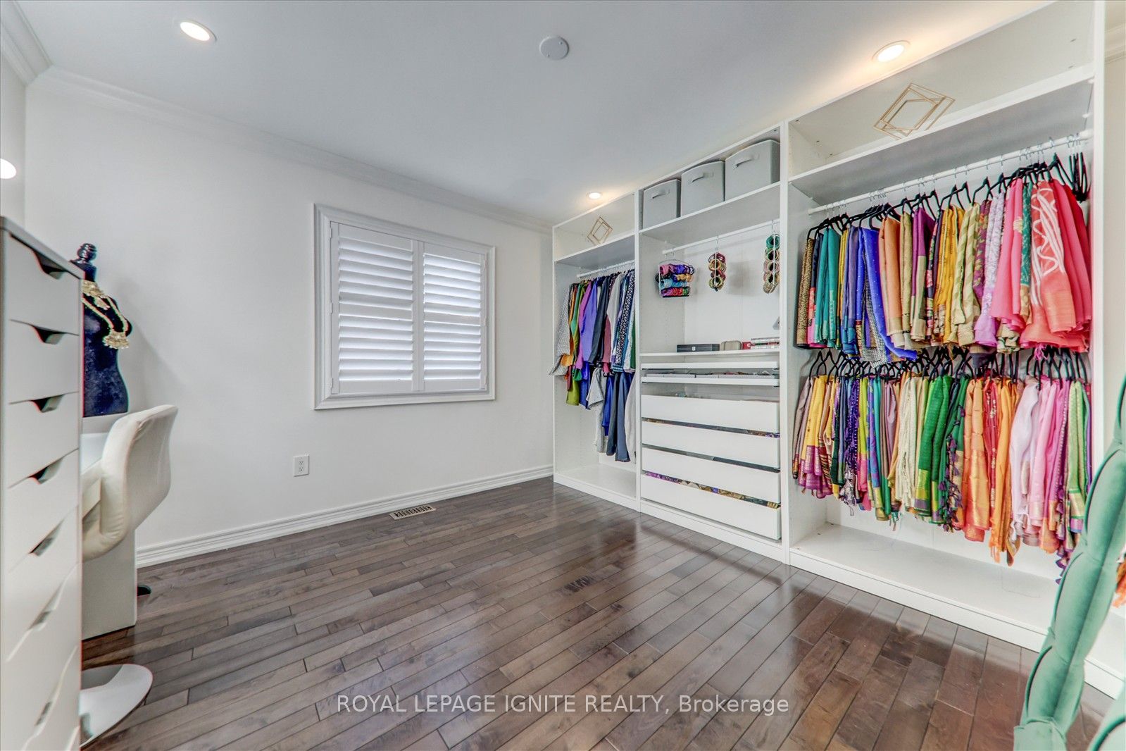 2362 Pilgrim Square, Oshawa, ON L1L 0C2