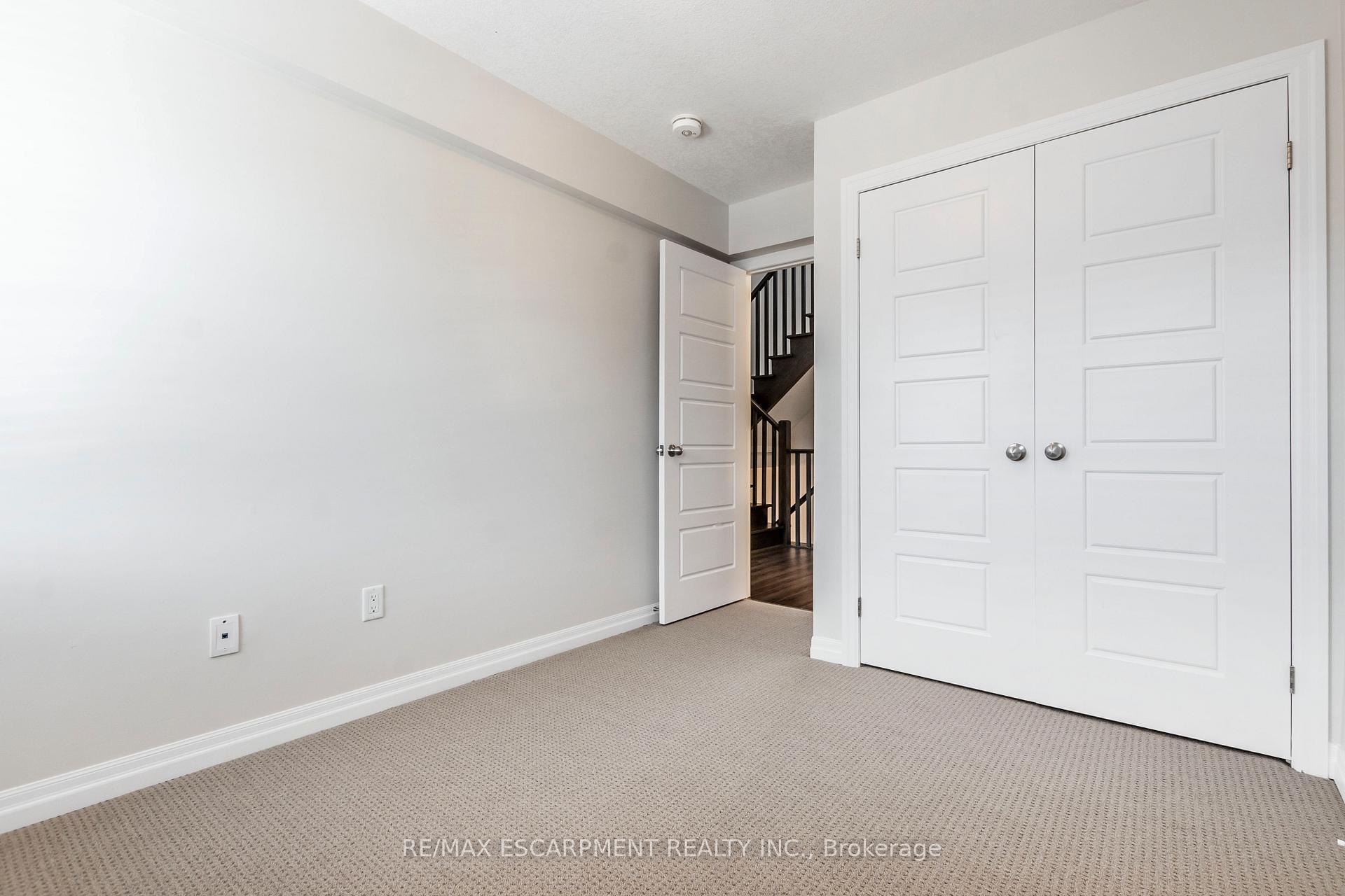 3 Bedrooms Condo at 290 Barton, Hamilton For sale