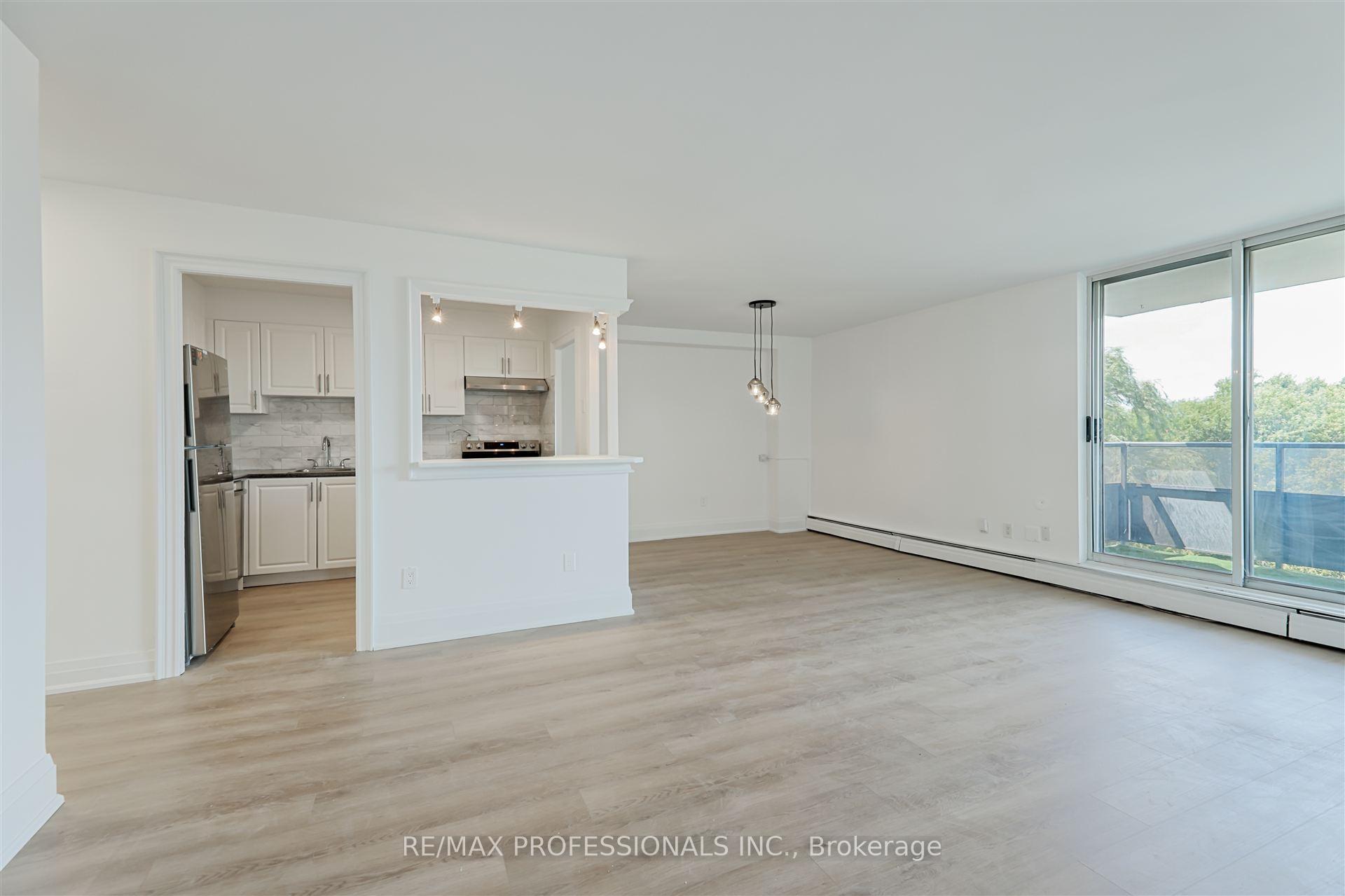 3 Bedrooms Condo at 11 Neilson, Toronto For sale