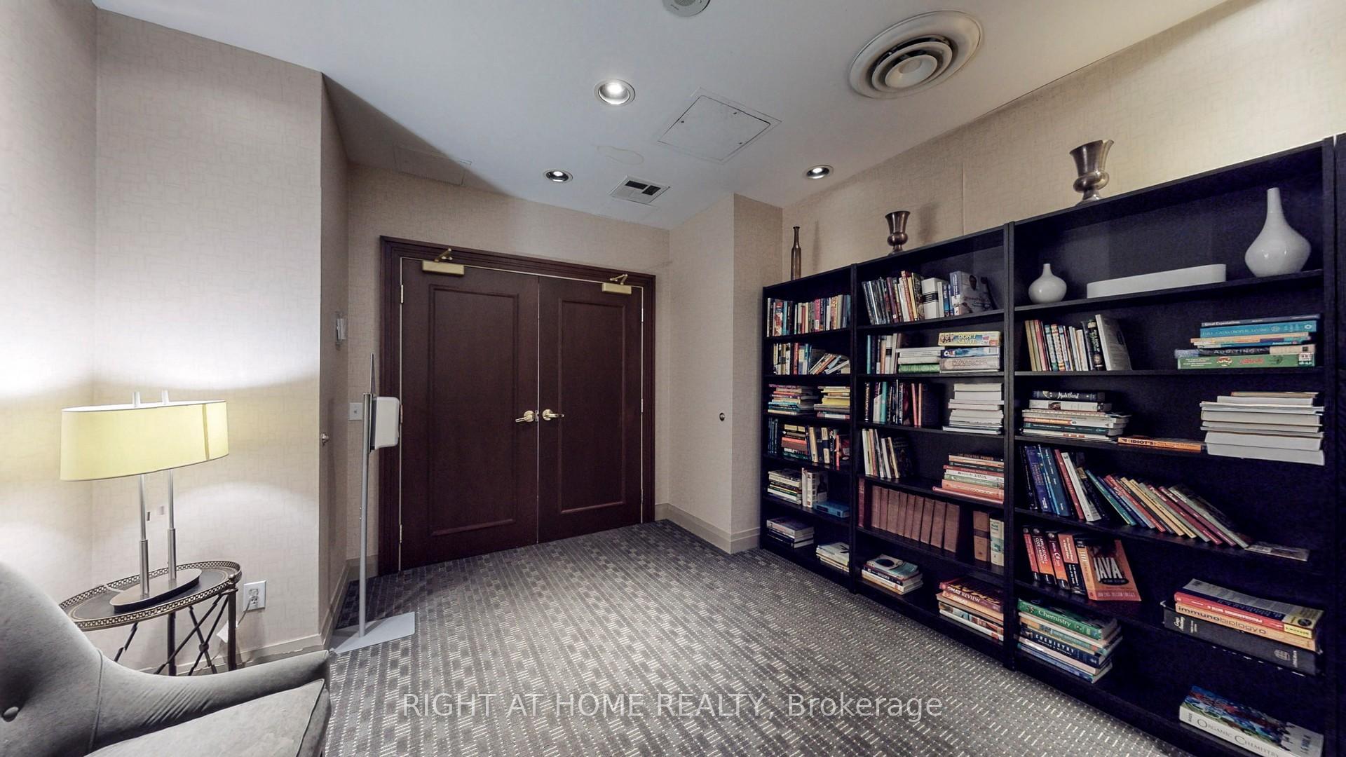 3 Bedrooms Condo at 18 Parkview, Toronto For sale