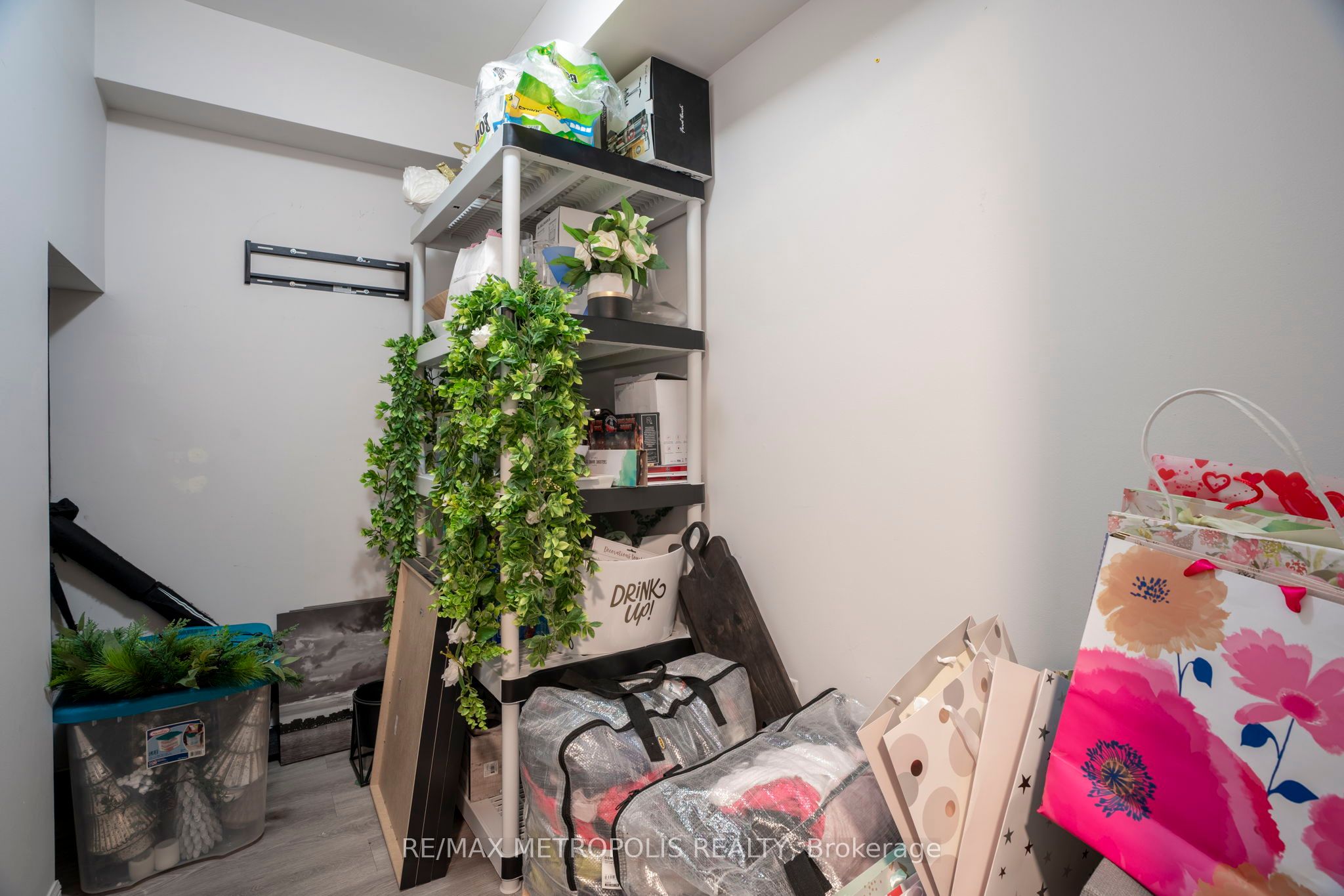 734 Neighbourhood Circle, #4