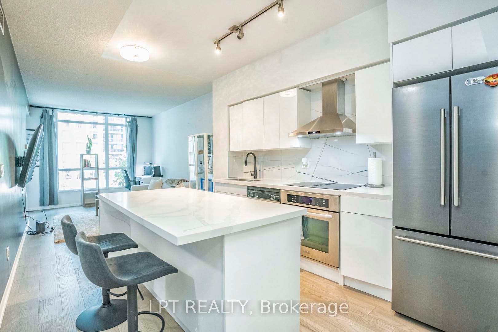 2 Bedrooms Condo at 215 Fort York, Toronto For sale