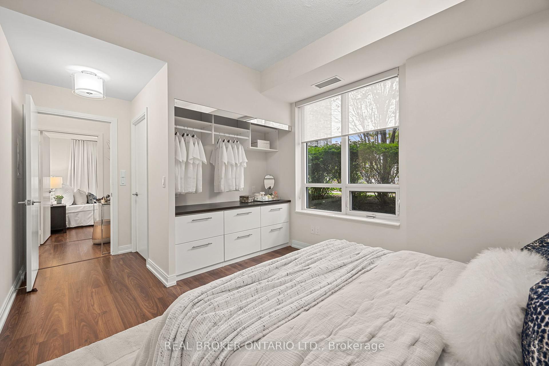 2 Bedrooms Condo at 181 Village Green, Toronto For sale